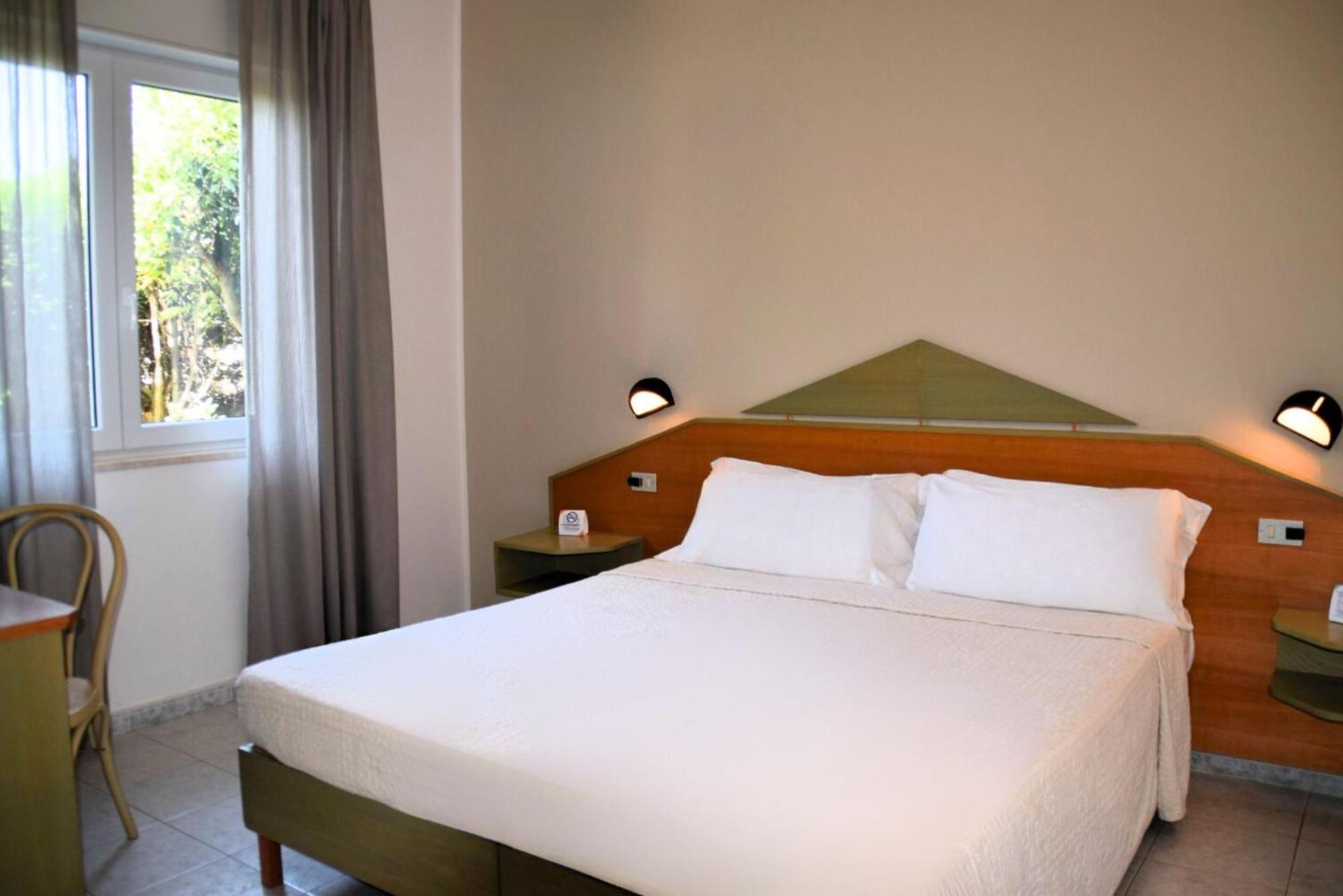 Basic Double Room photo 2