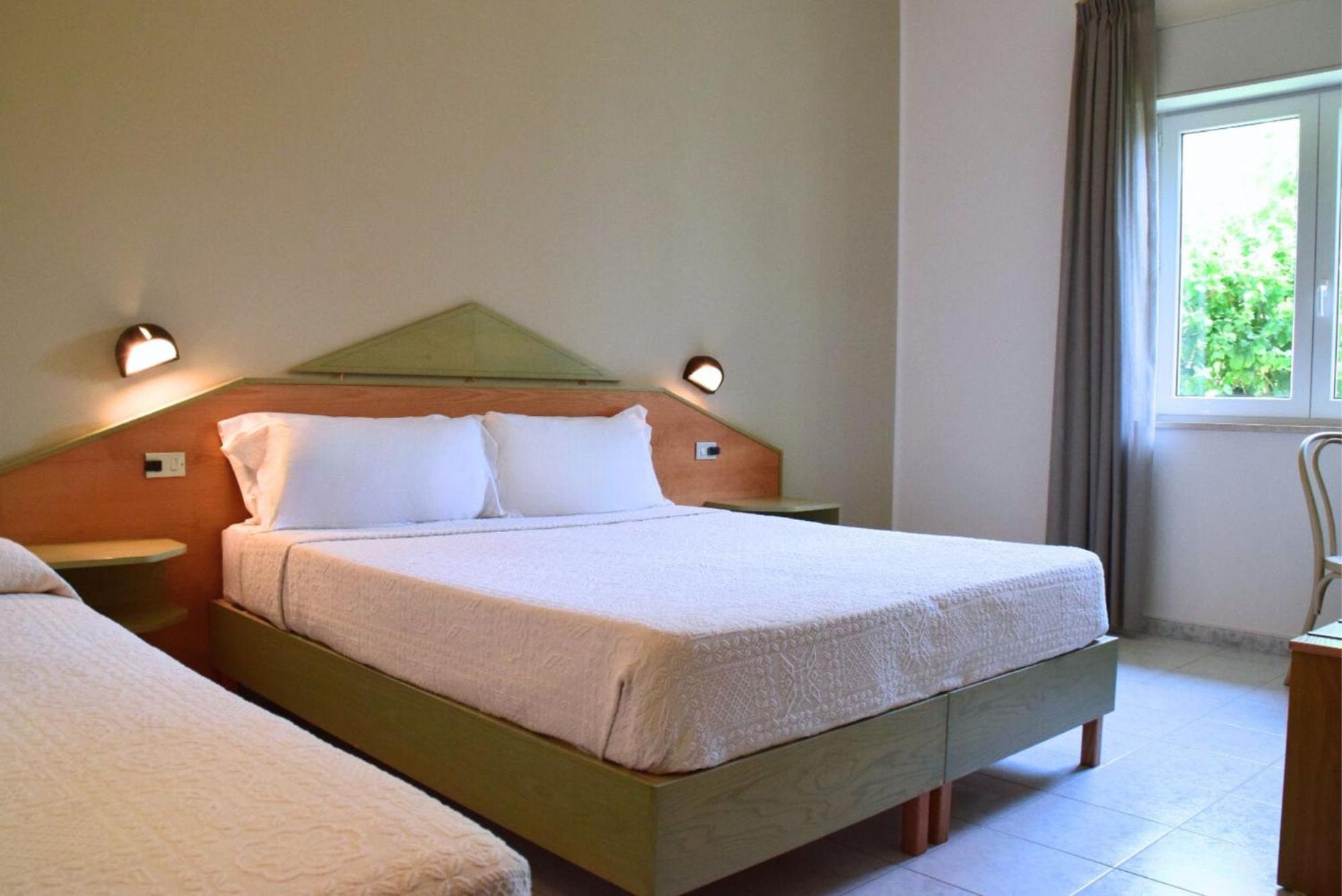 Basic Triple Room photo 1