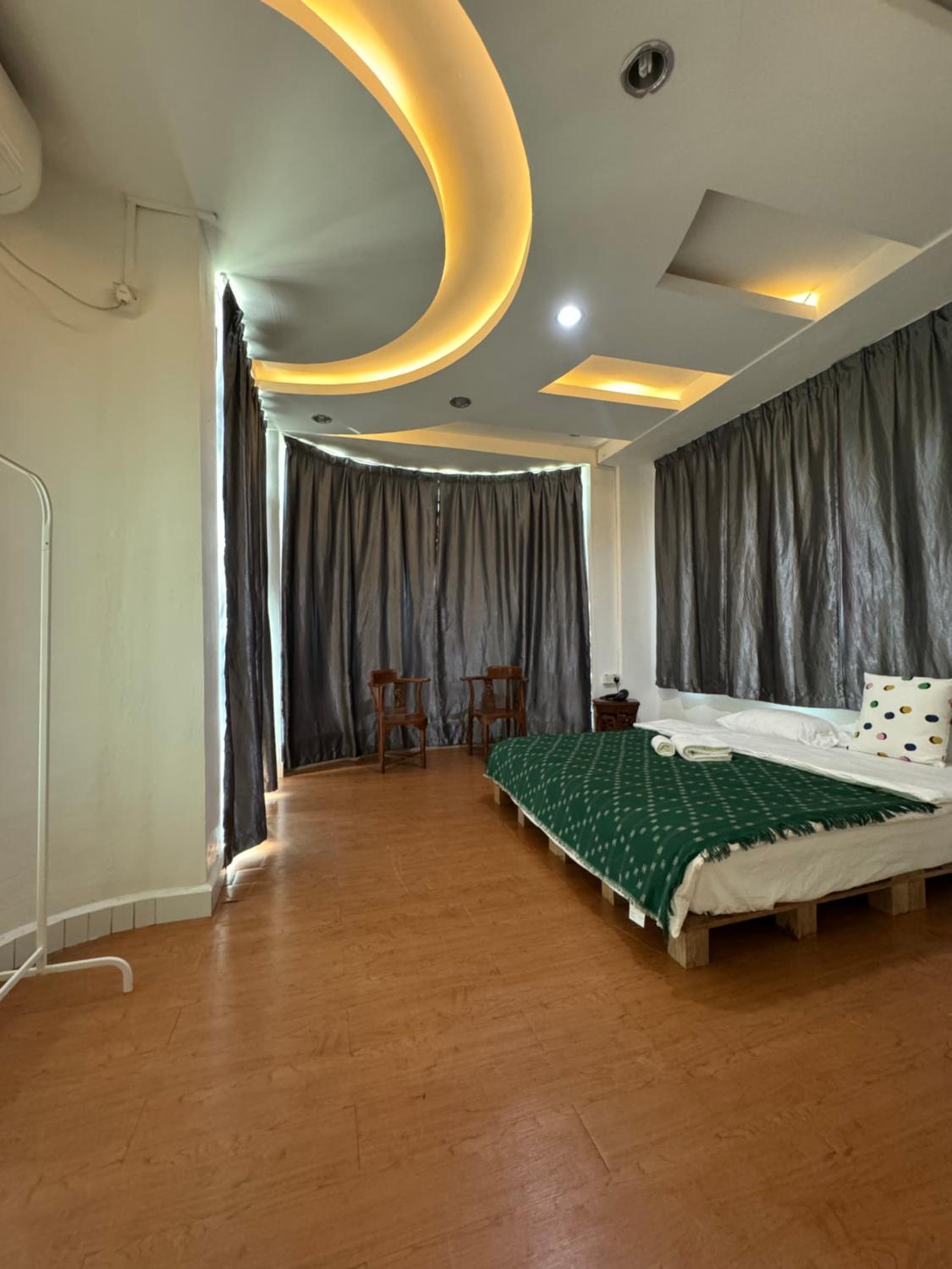 Family Room With Balcony photo 1