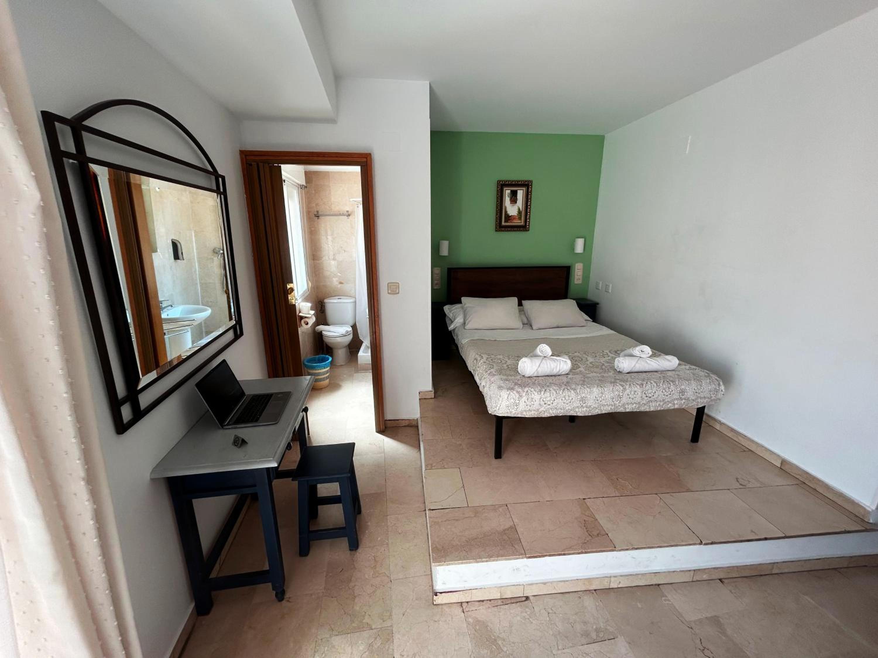 Triple Room with Terrace - Photo 9