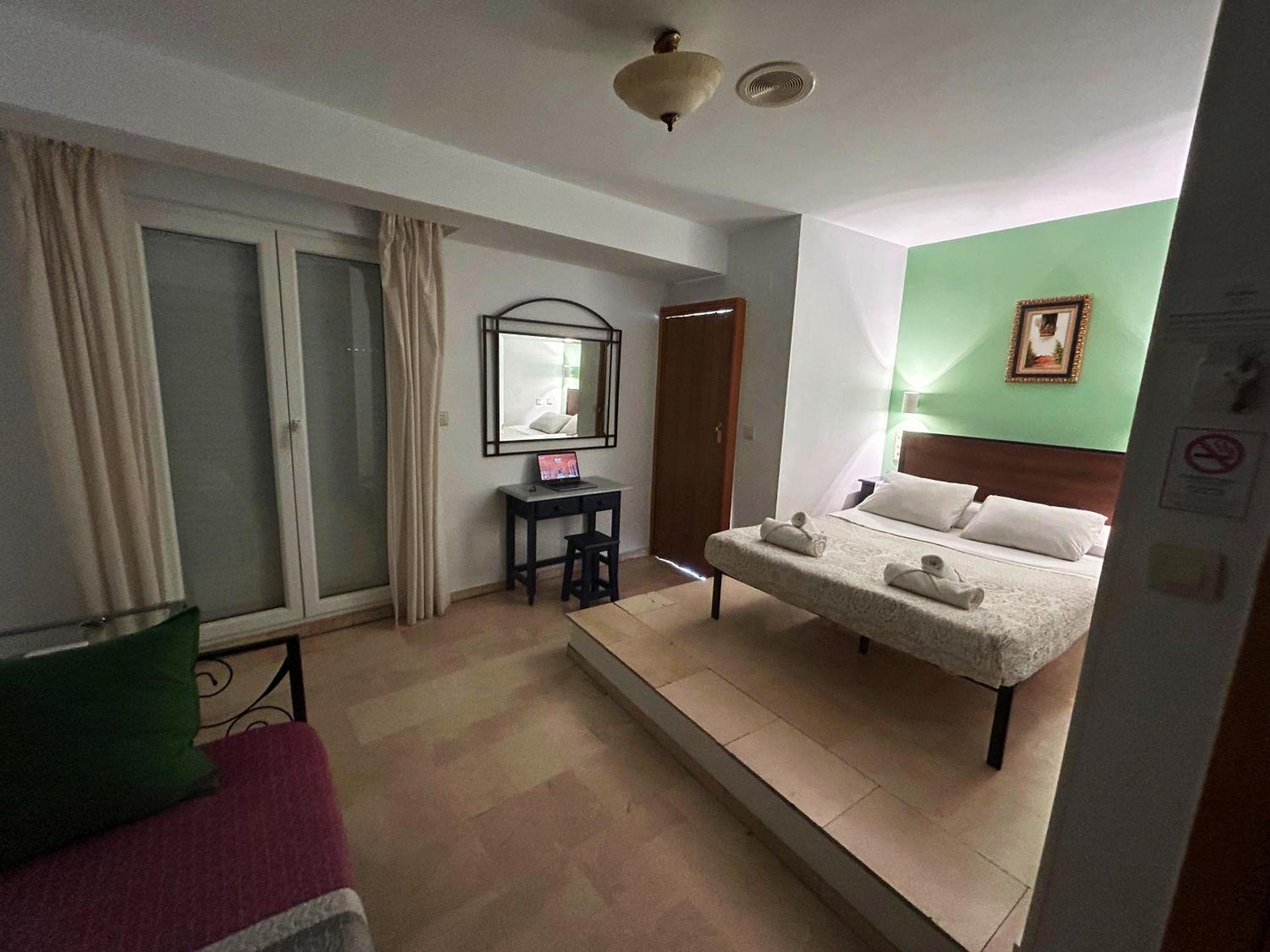 Triple Room with Terrace - Photo 6