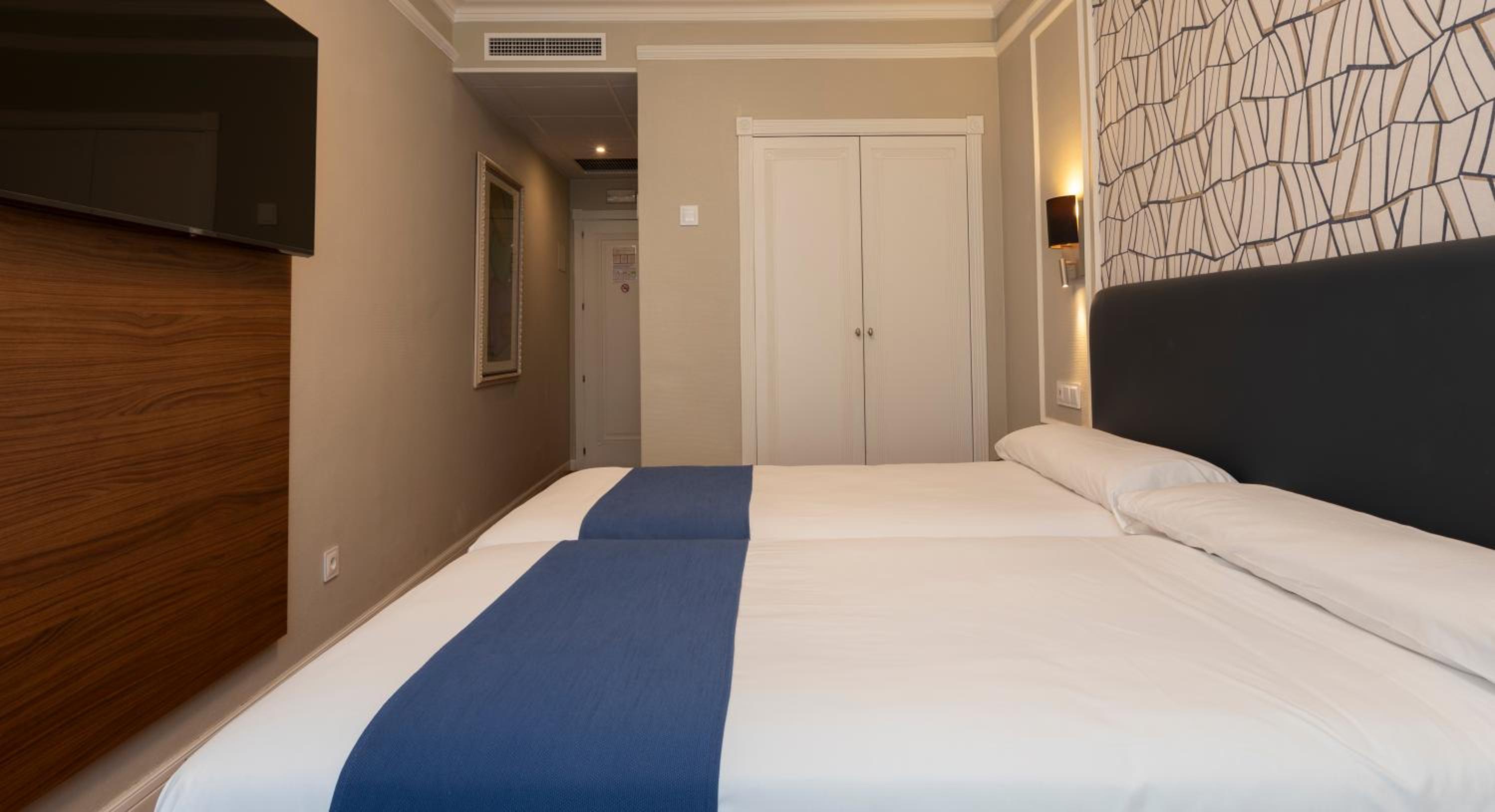 Standard Double Room - Photo 2
