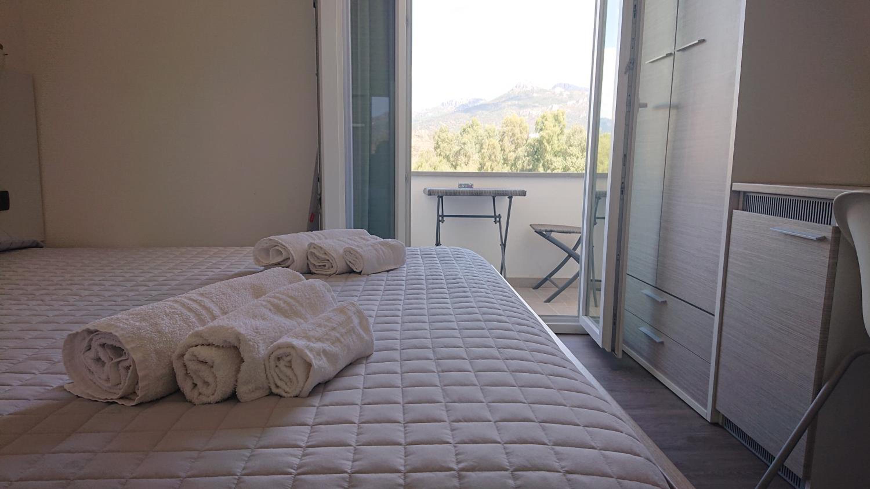 Deluxe Double Room with Balcony photo 3