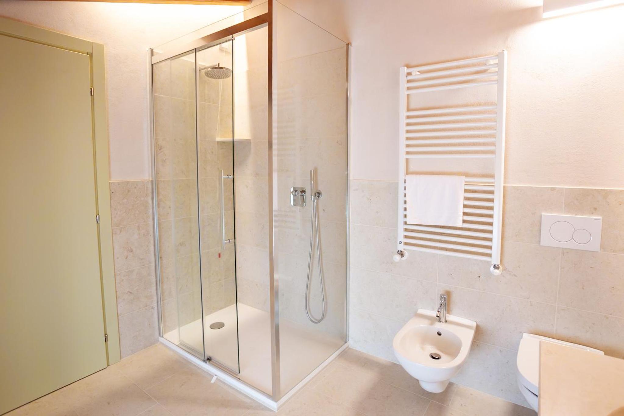 Deluxe Junior Suite photo 3