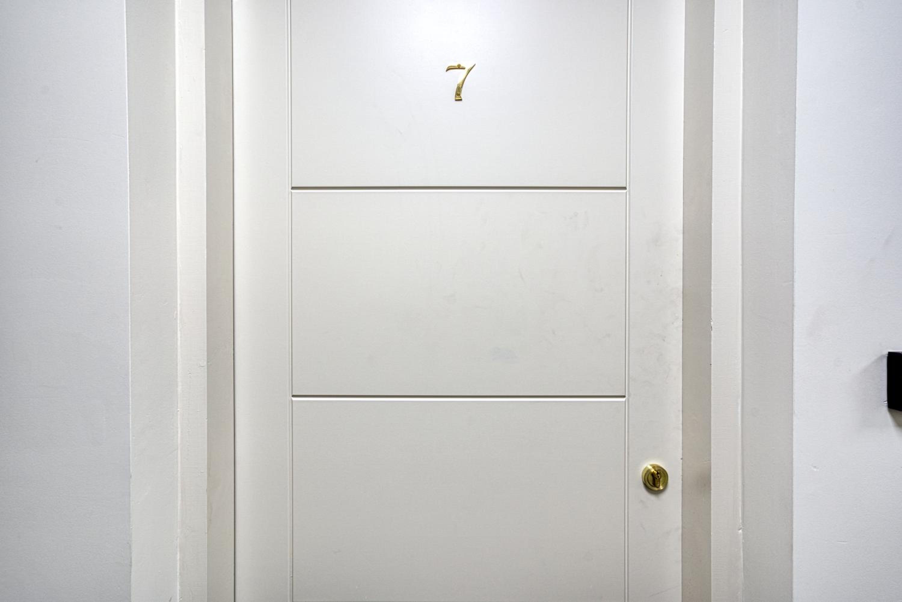 One-Bedroom Apartment photo 3