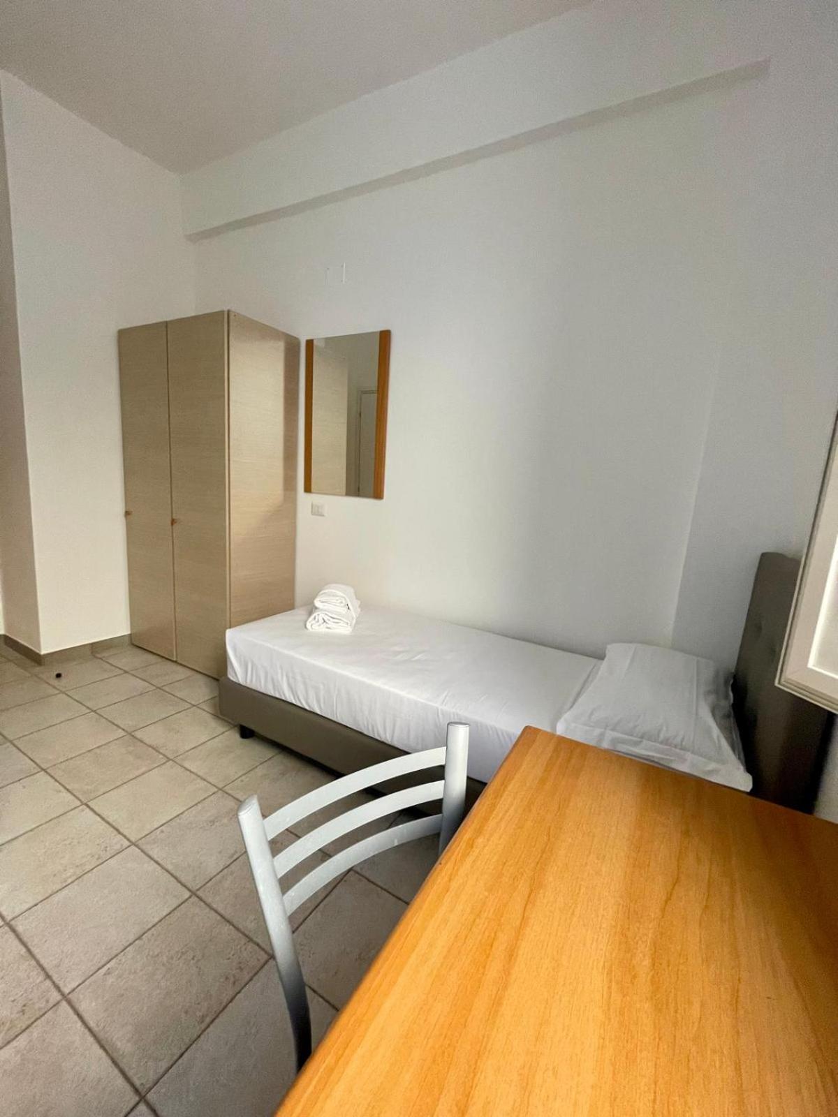 Twin Room with Private Bathroom photo 1