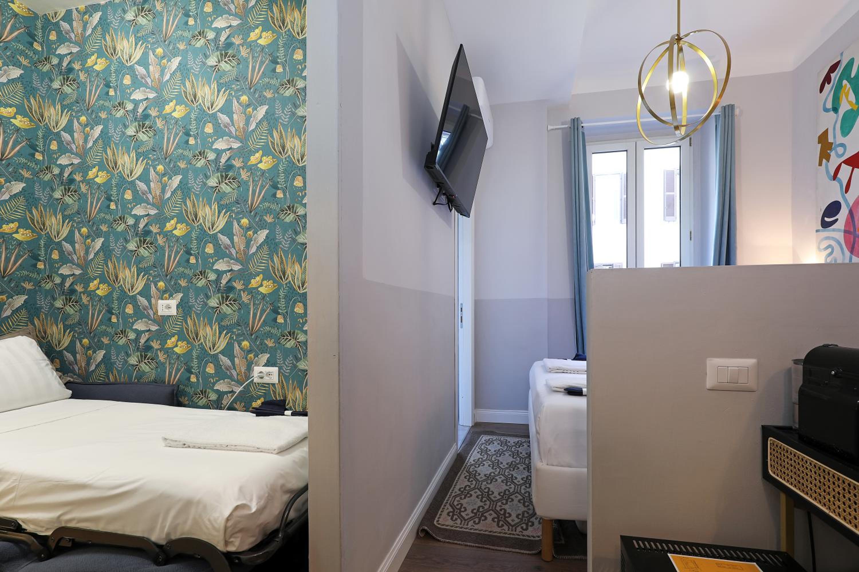 Deluxe Double Room (2 Adults + 1 Child) photo 2
