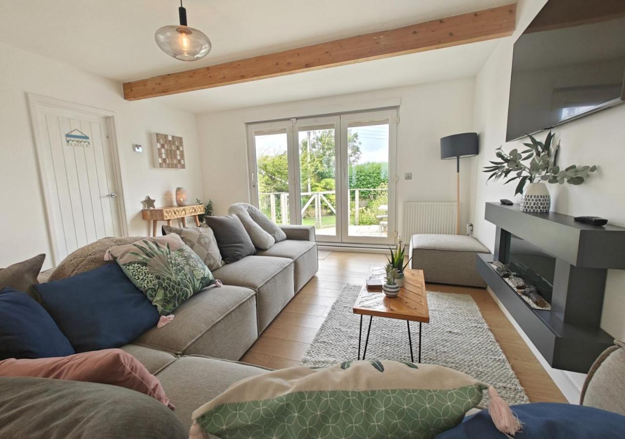 Five-Bedroom House photo 1
