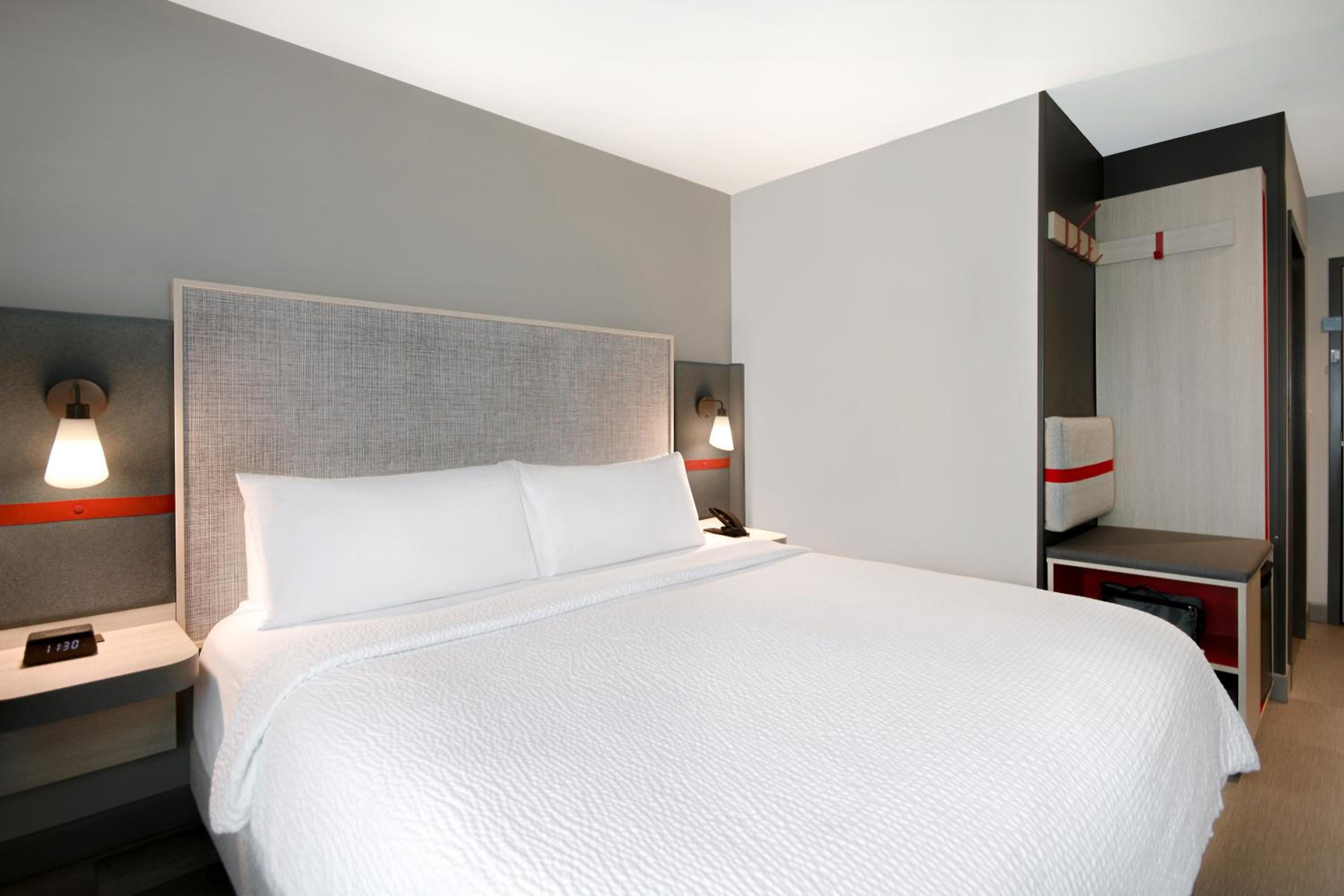 Standard King Room - Photo 3