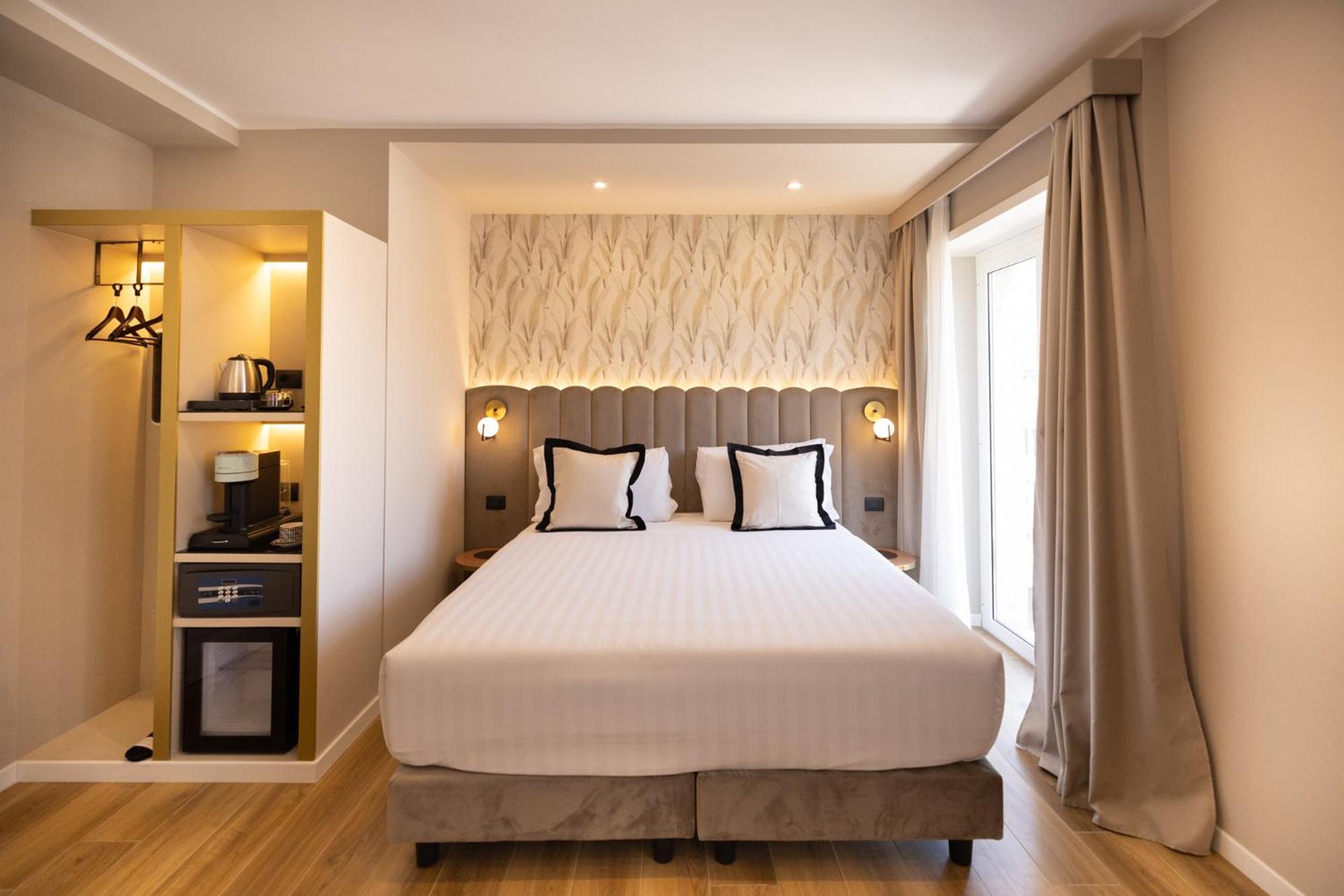 Deluxe Double Room with Bath photo 2