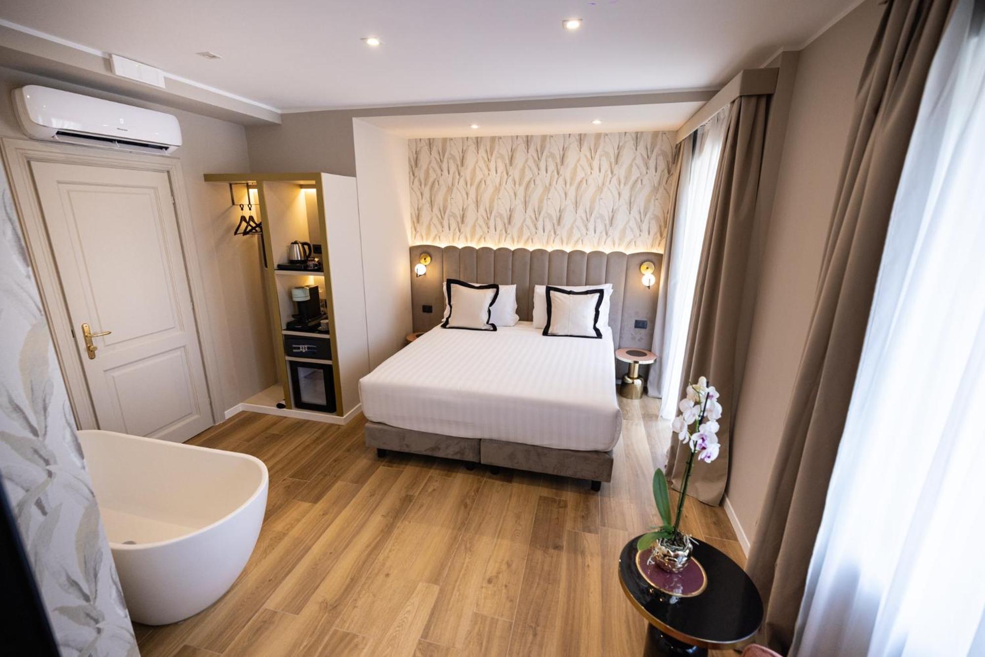 Deluxe Double Room with Bath photo 1