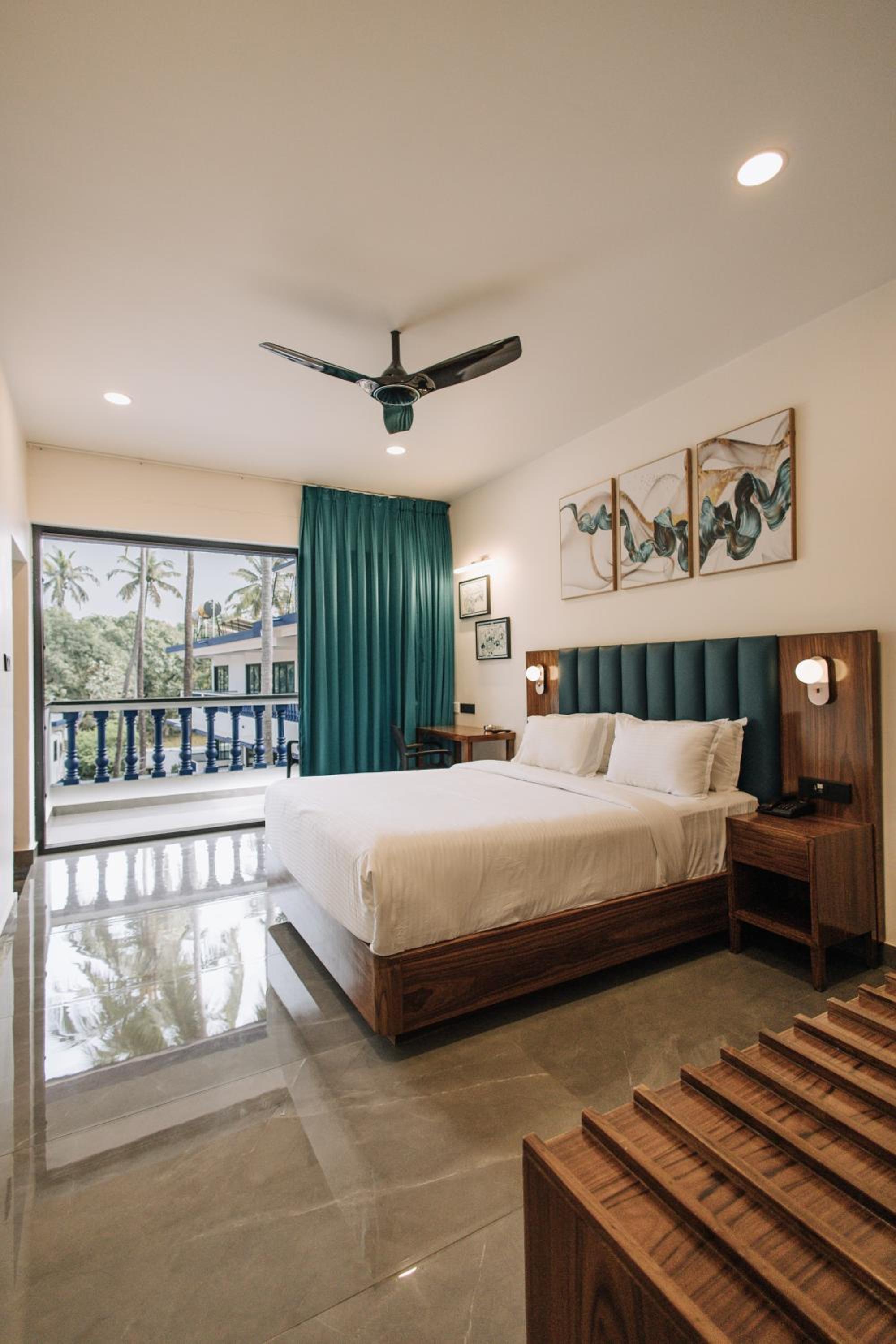 Deluxe Queen Room