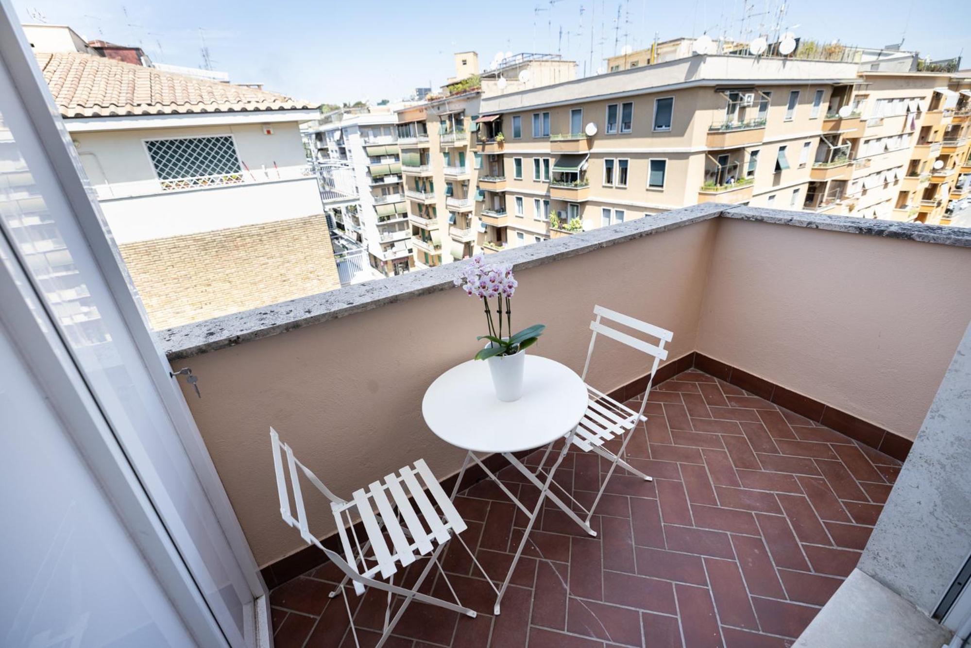 Deluxe Double Room with Balcony photo 2