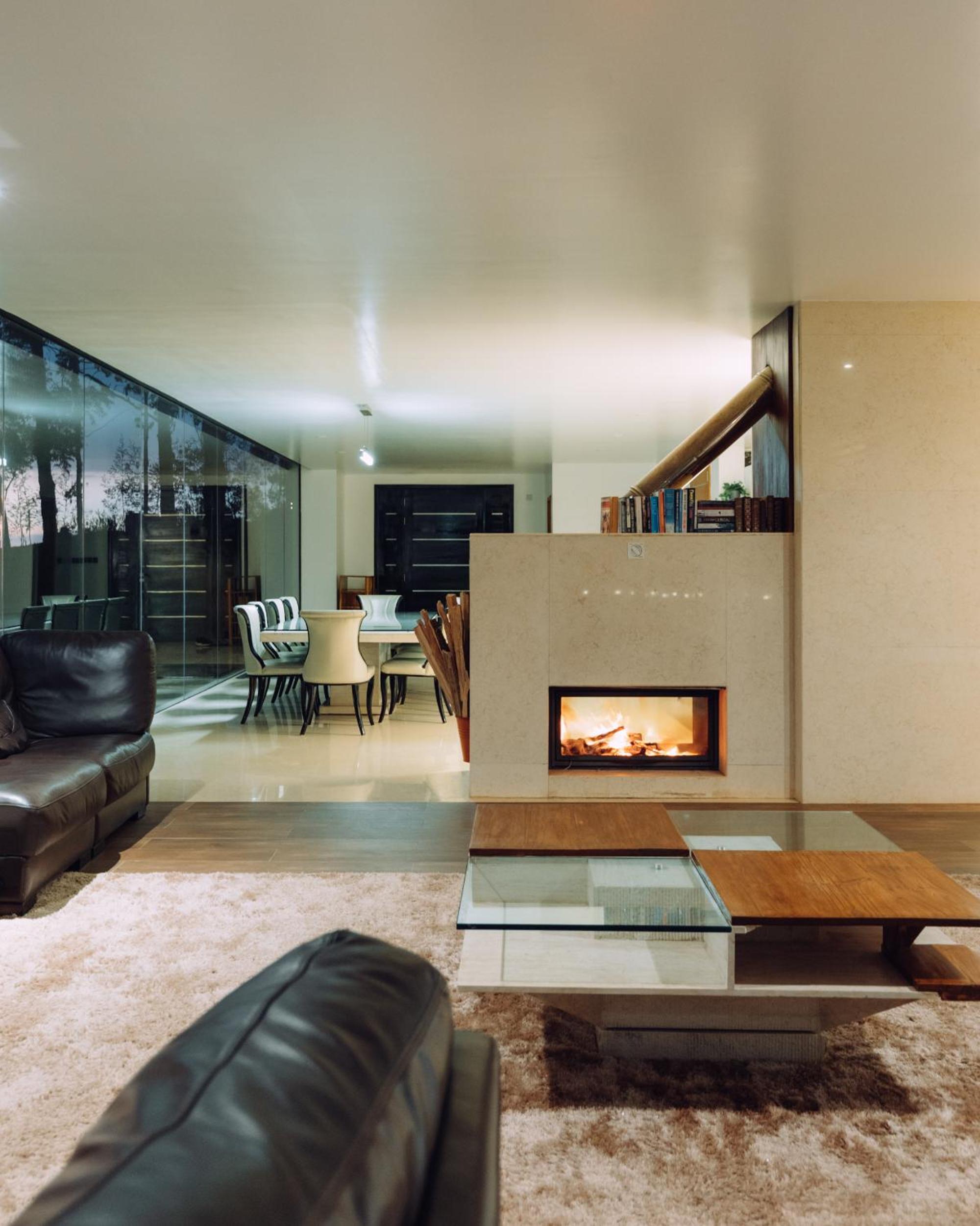 Five-Bedroom Deluxe Apartment