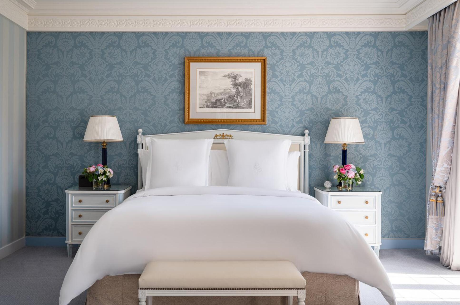 Four Seasons Junior Suite King Bed
