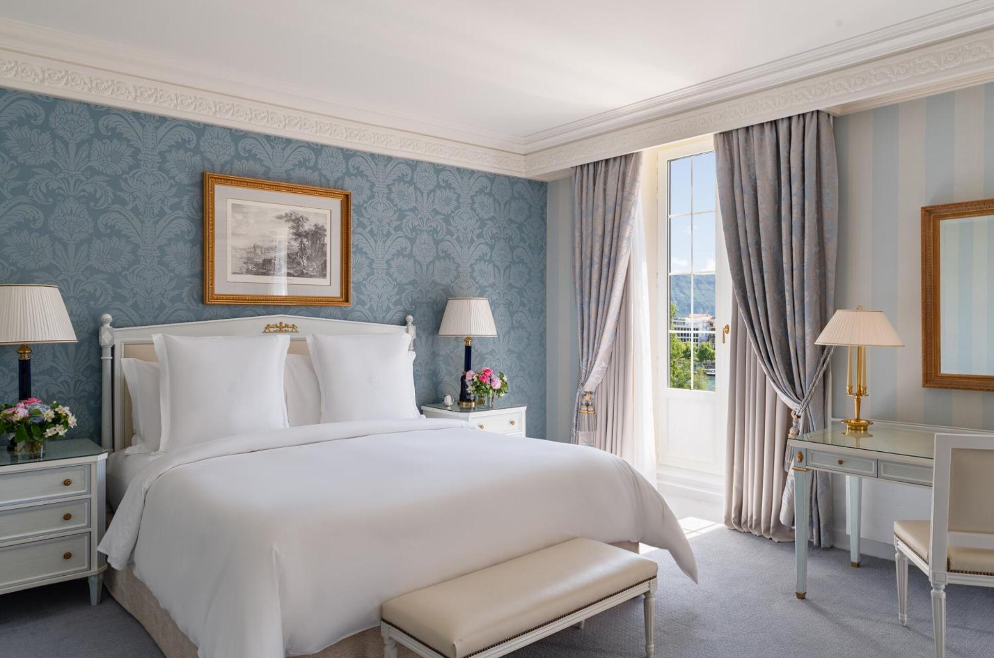 Four Seasons Junior Suite King Bed