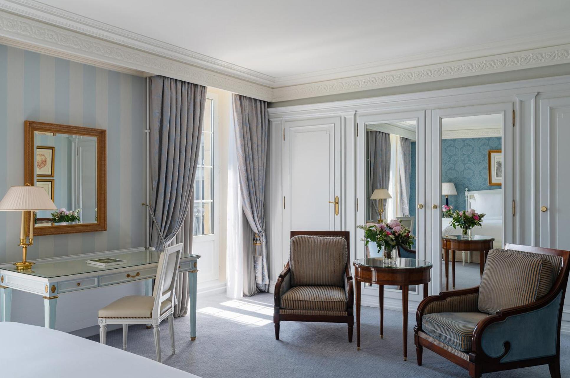 Four Seasons Junior Suite King Bed