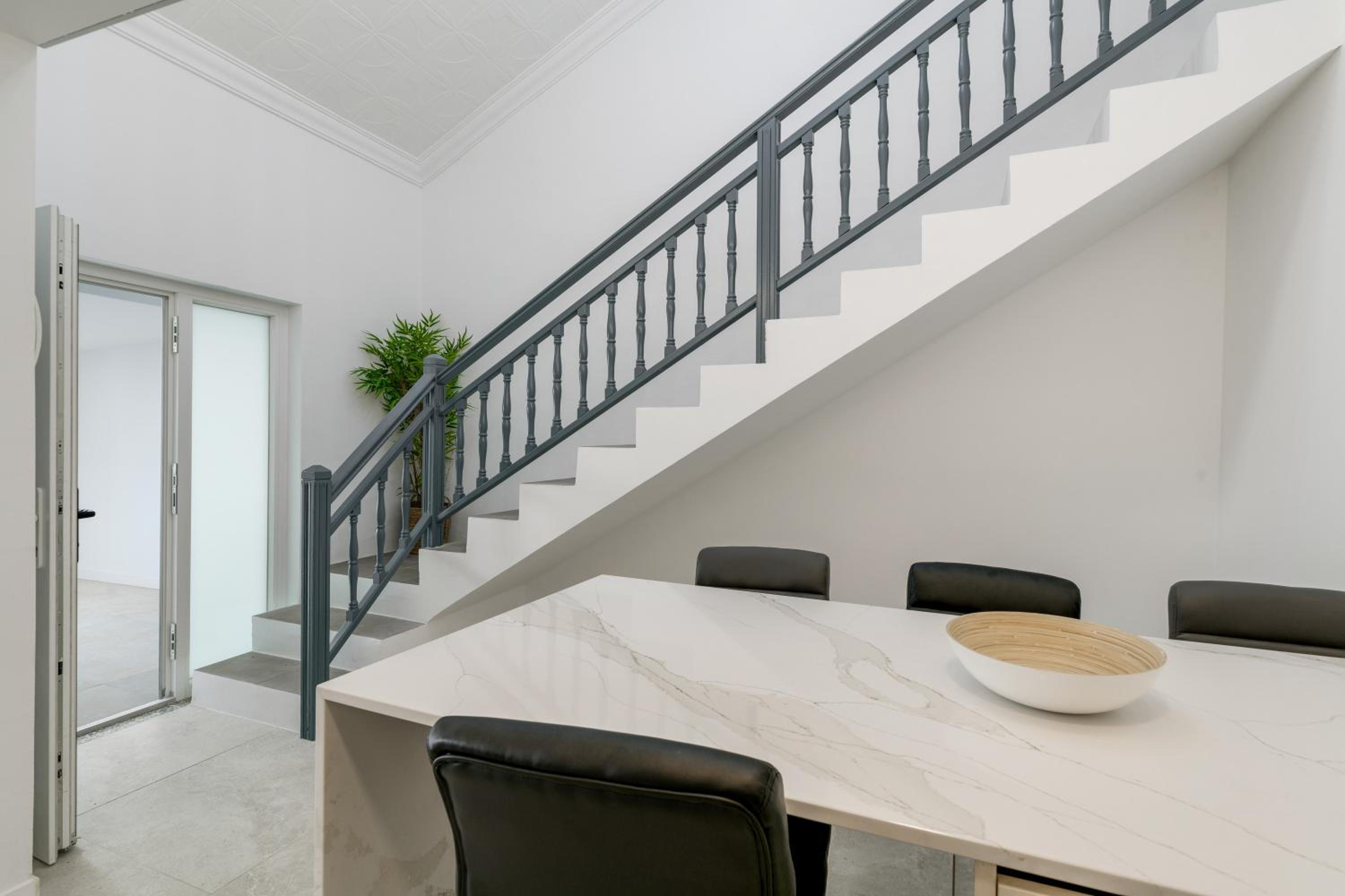 Three-Bedroom Premium Apartment with Balcony photo 2
