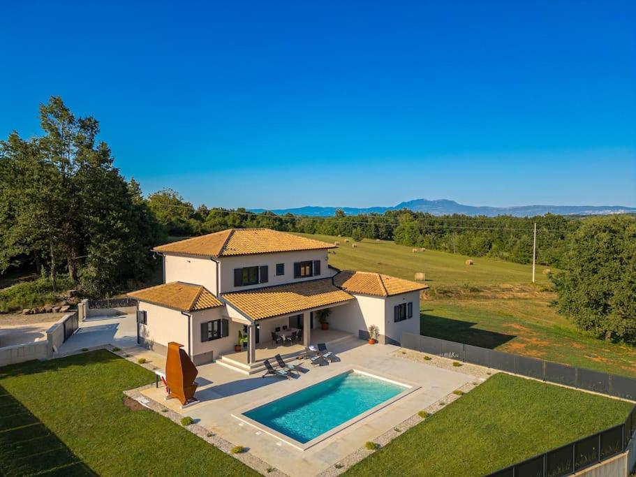 Three-Bedroom Villa photo 3