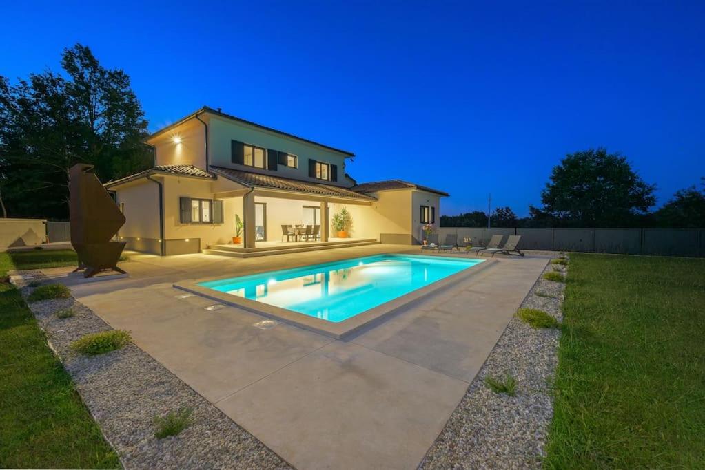 Three-Bedroom Villa photo 2