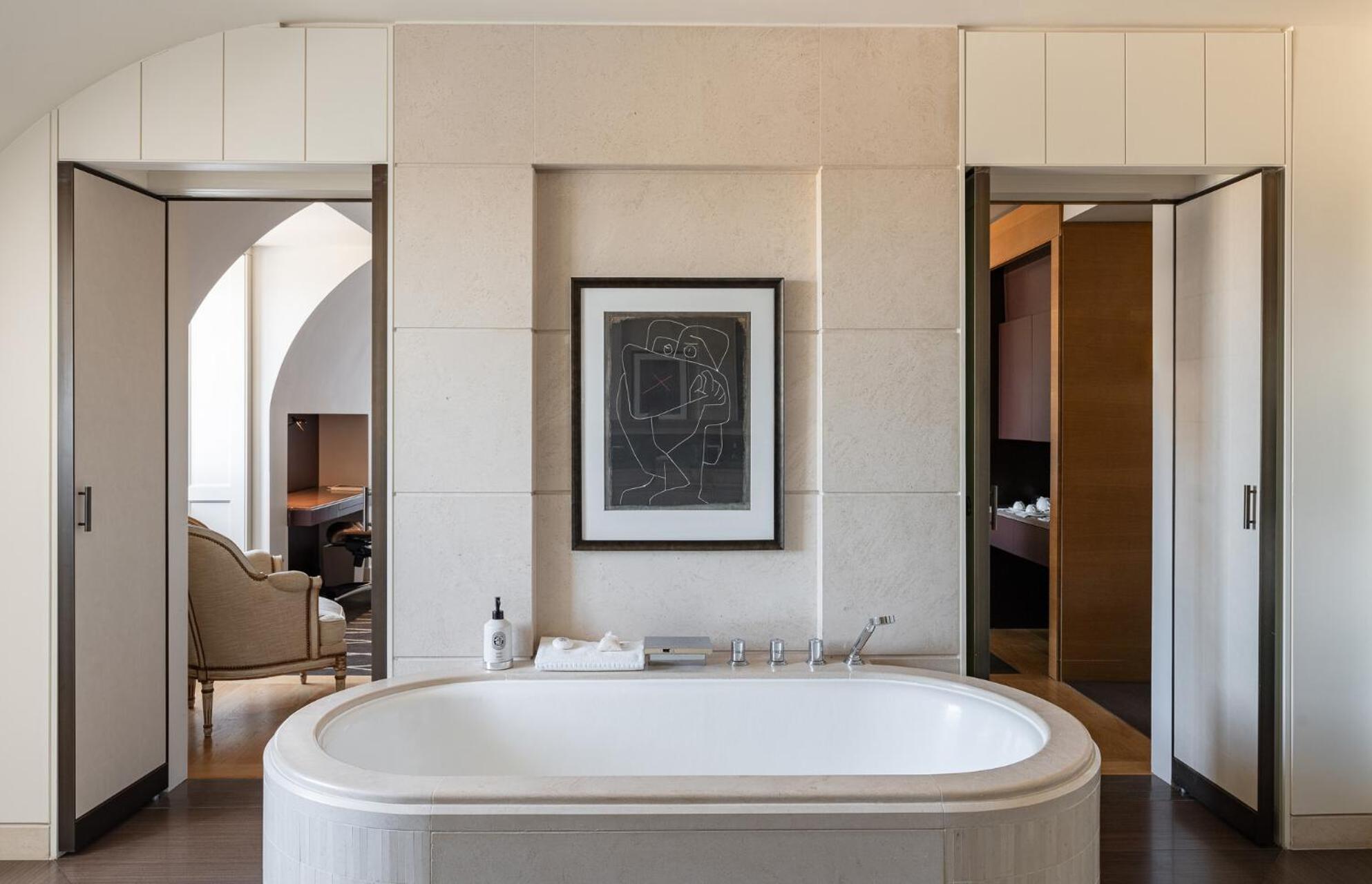 Loft King Suite thumbnail 6