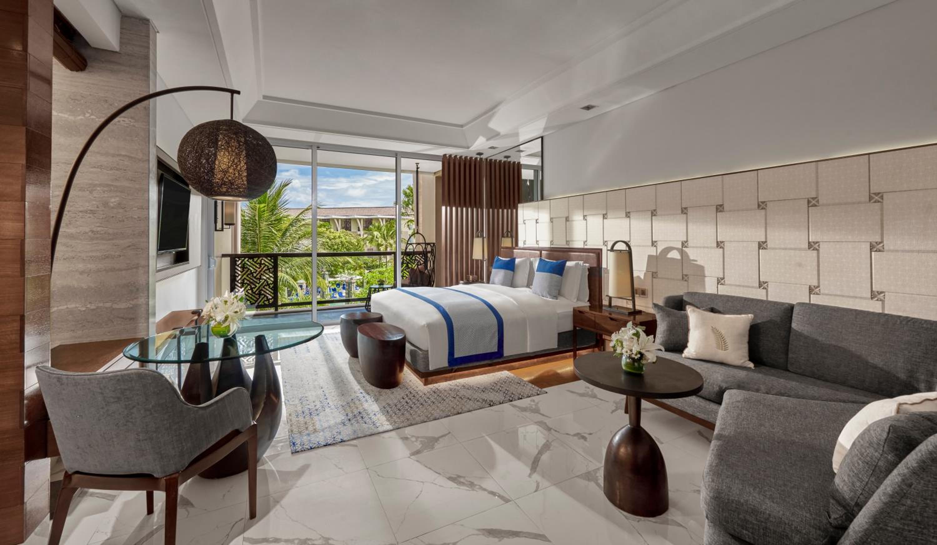 Luxury King Room with Resort View - Photo 7