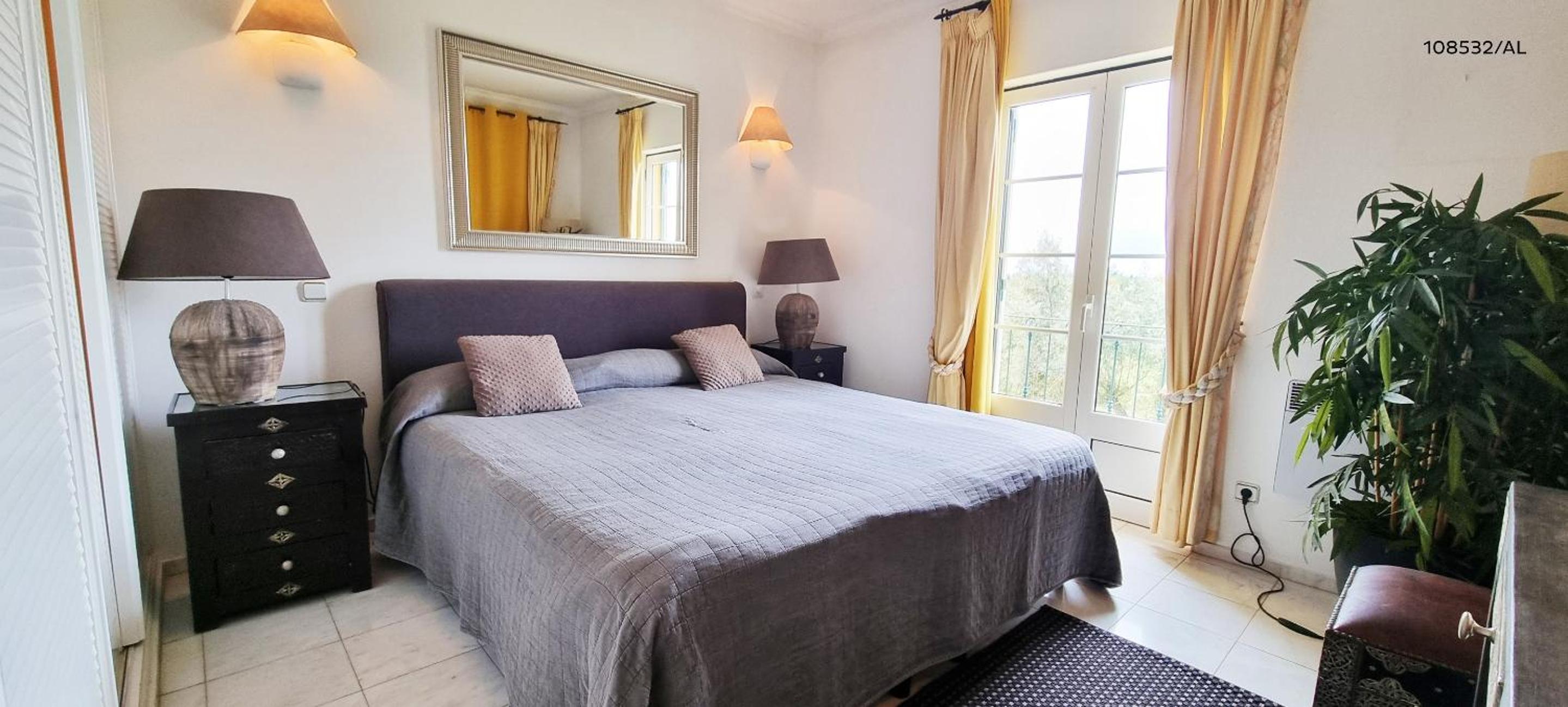 One-Bedroom Apartment - 125d
