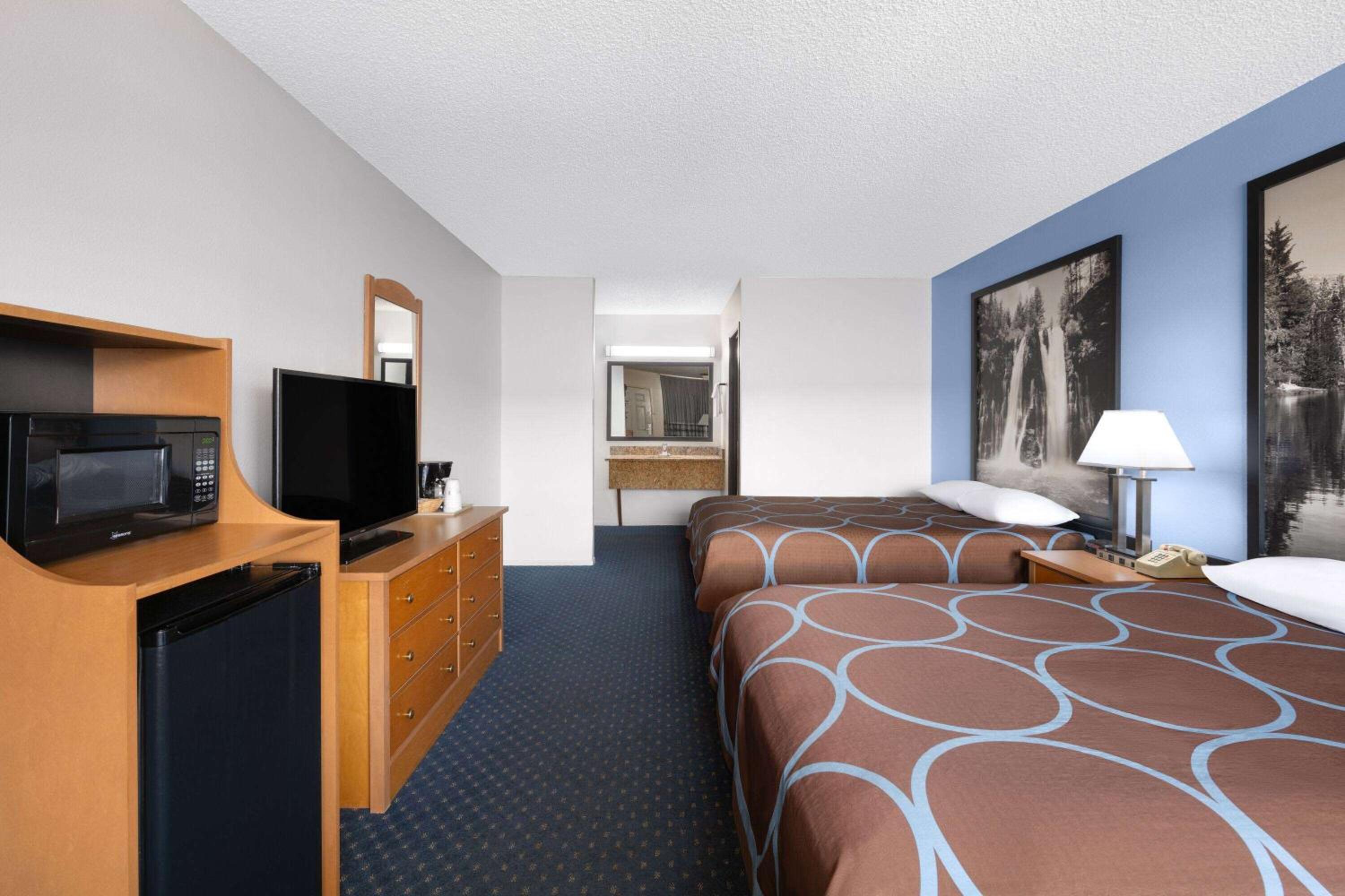 Queen Room with Two Queen Beds - Non-Smoking