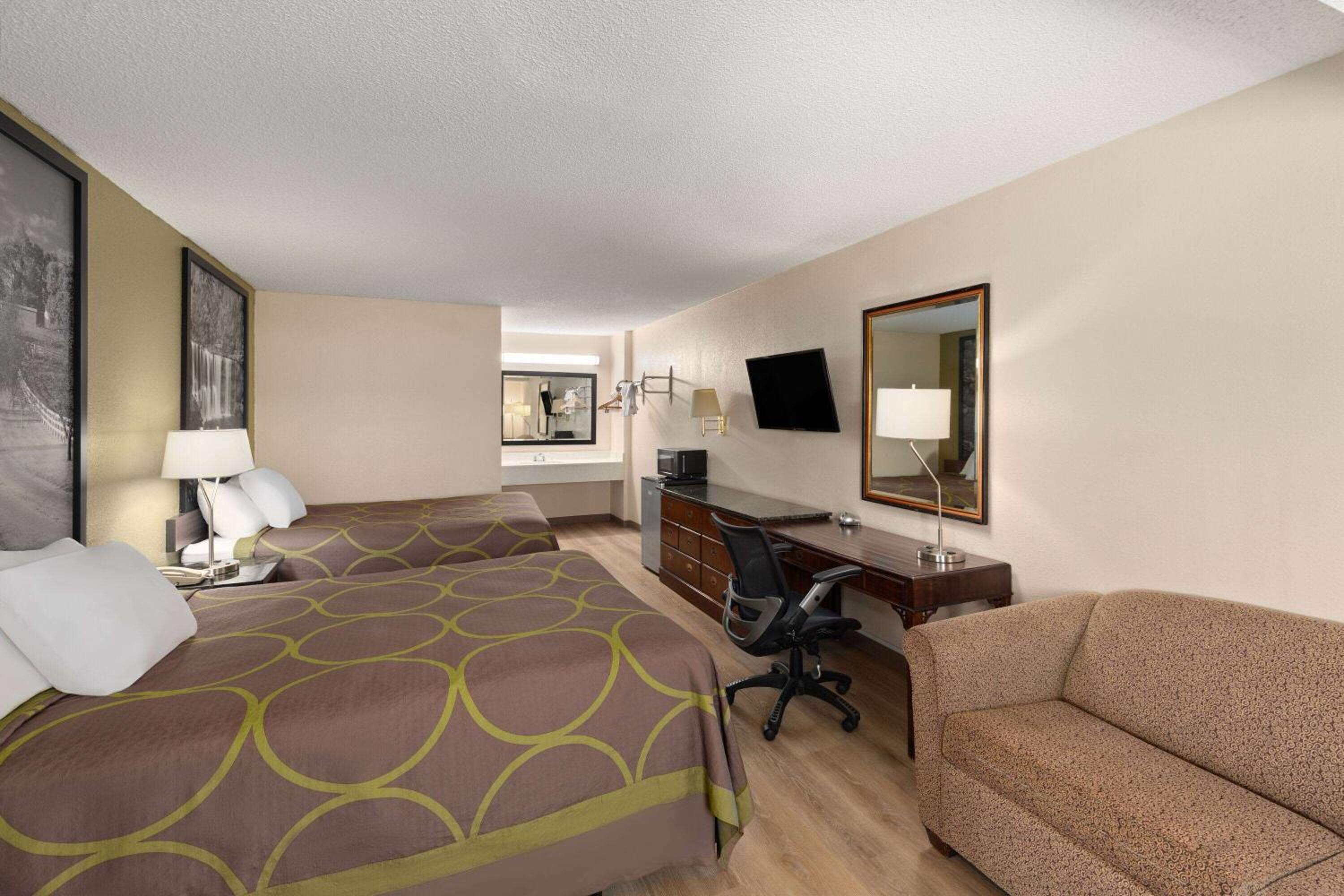 Double Room with Two Double Beds - Smoking - Photo 1