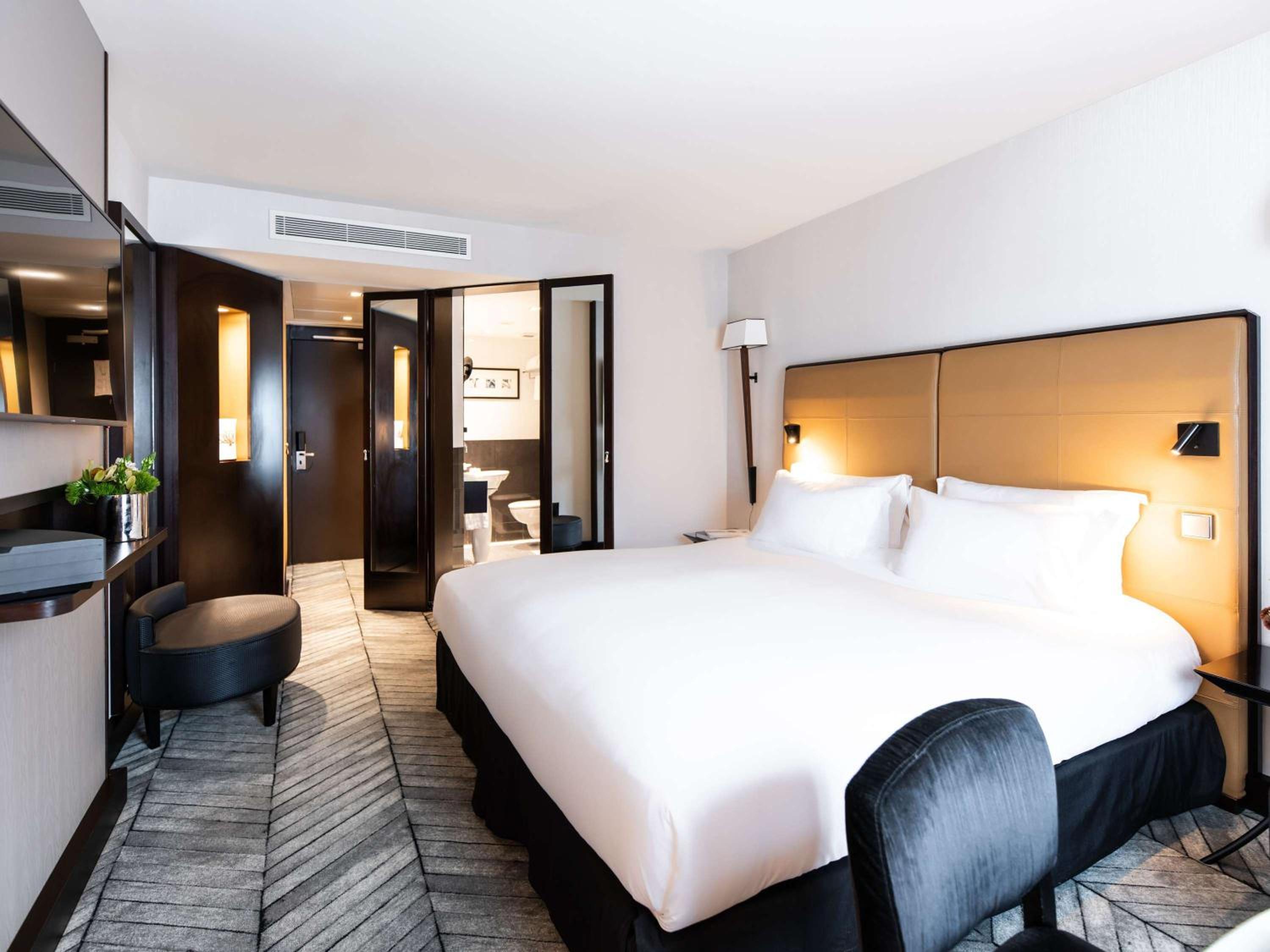 Luxury King Room - Photo 8