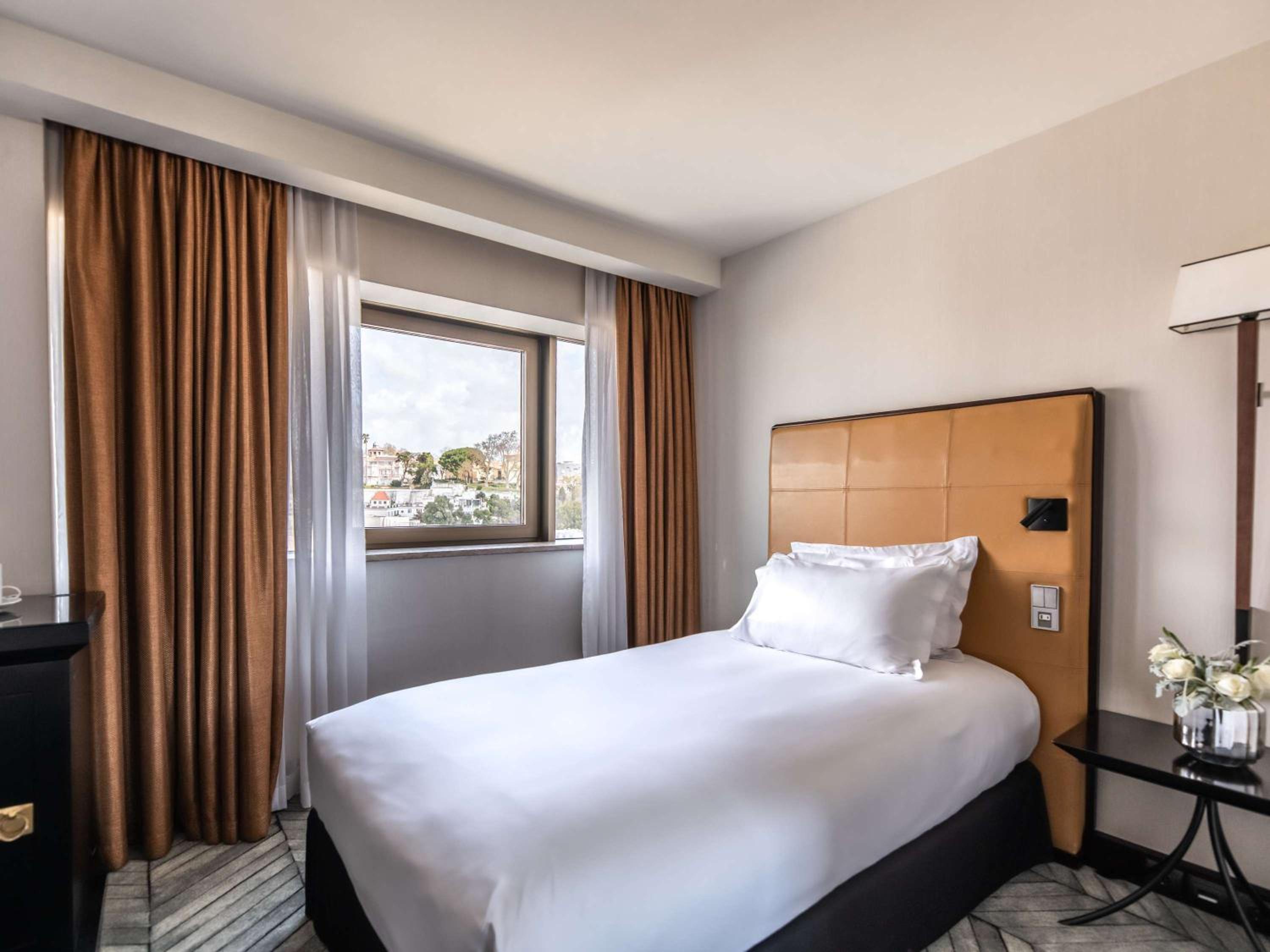 Classic Room with Single Bed thumbnail 6