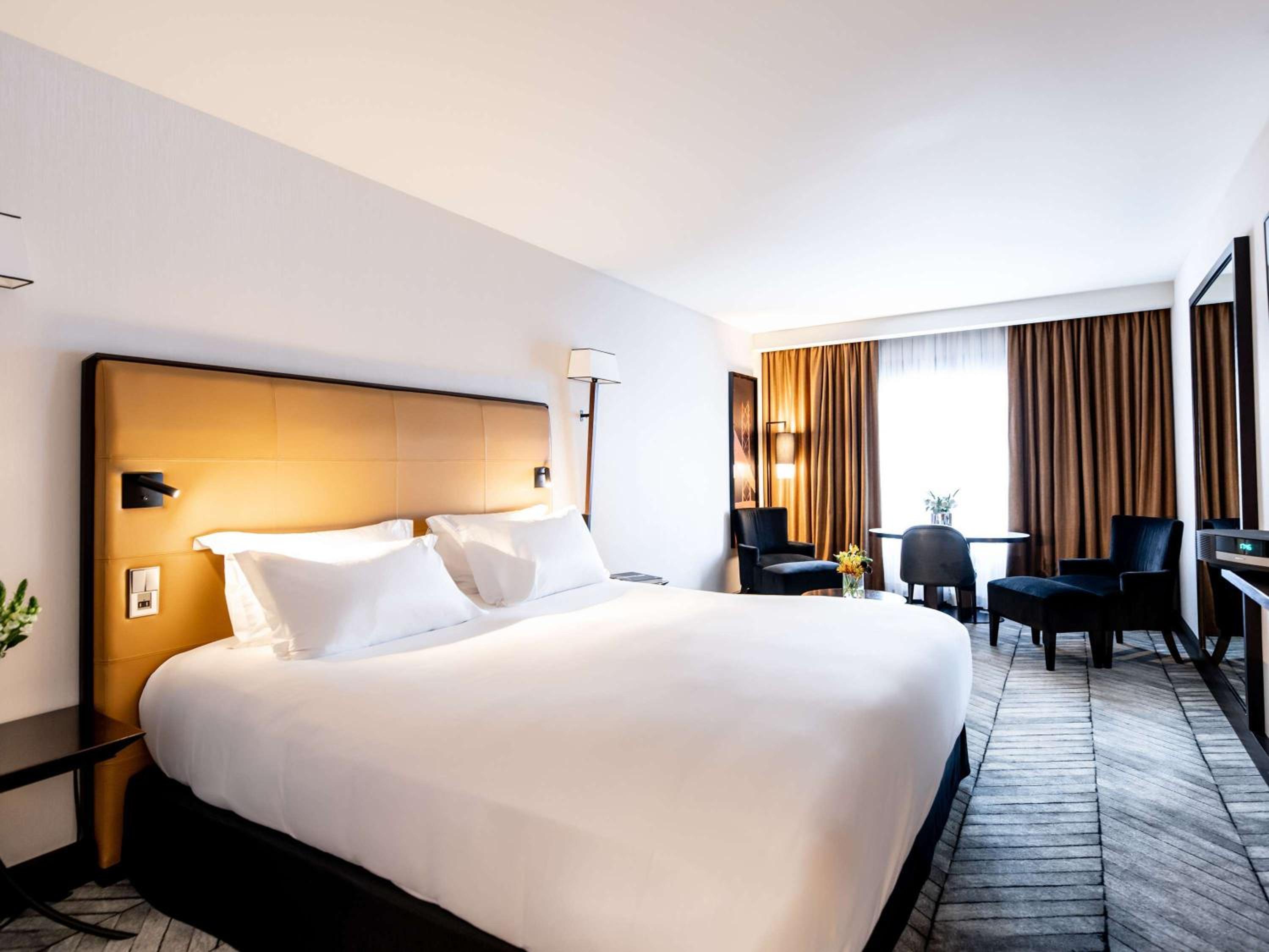 Luxury King Room - Photo 10