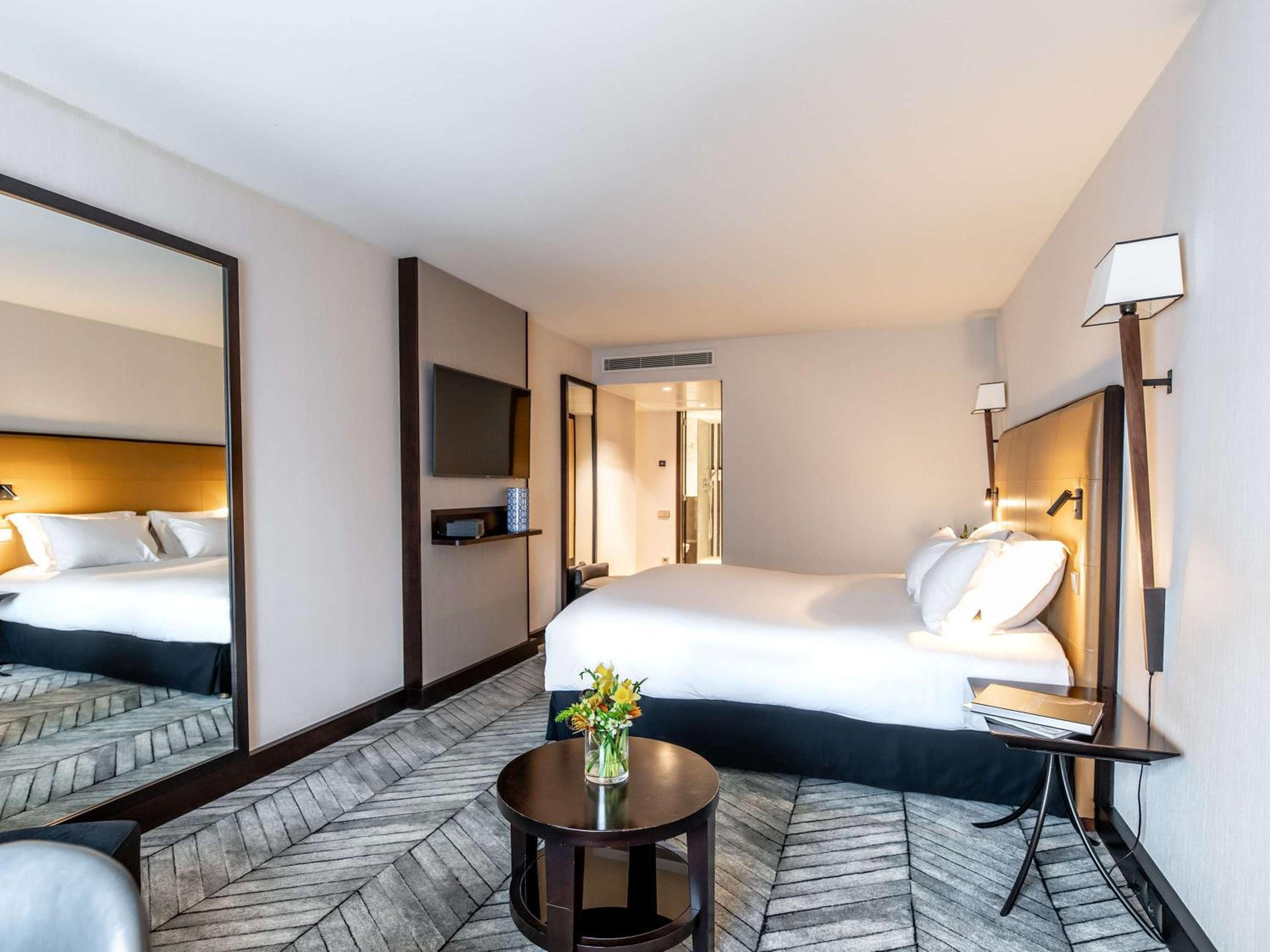 Luxury King Room - Photo 9