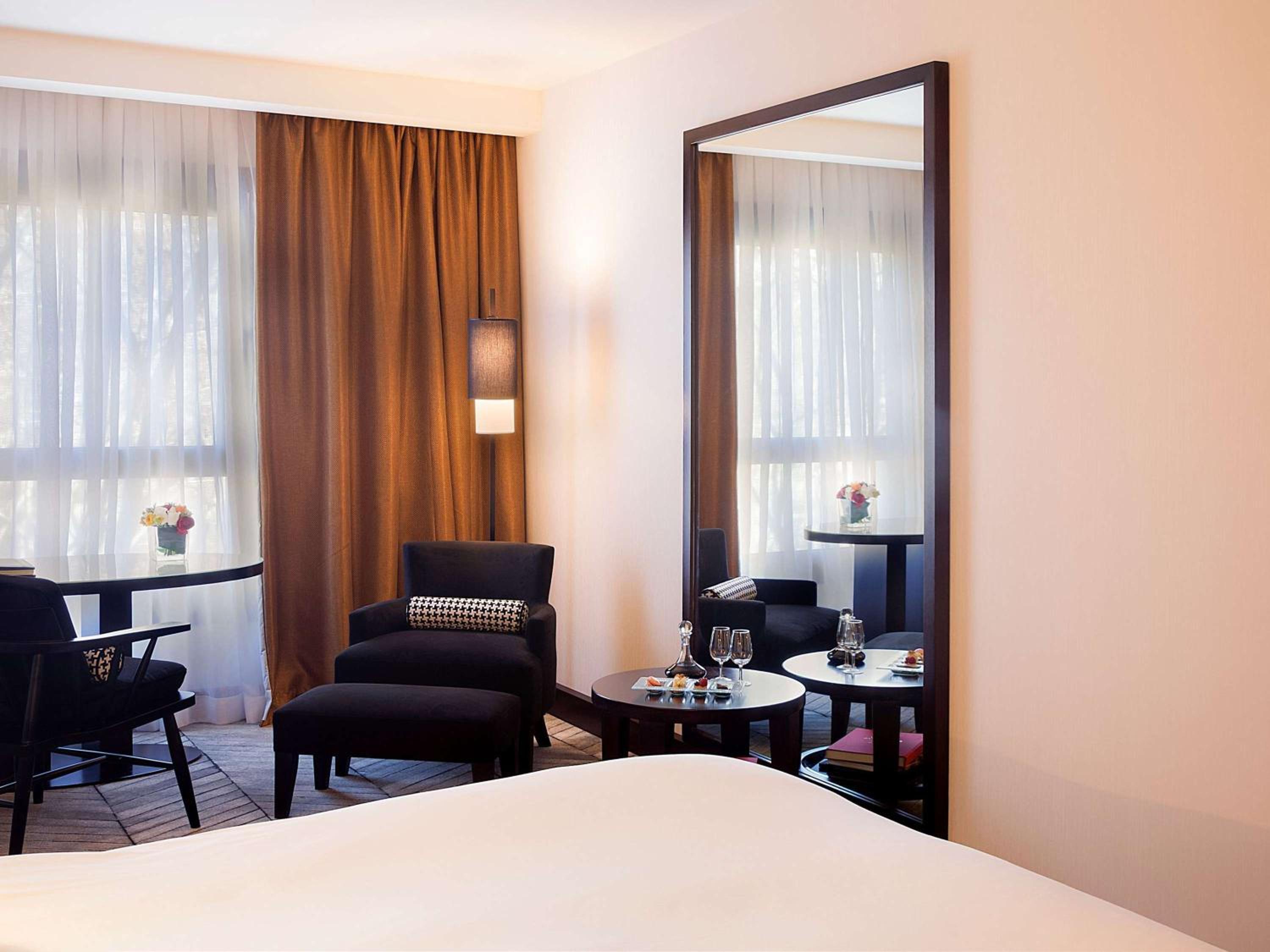 Luxury King Room - Photo 11