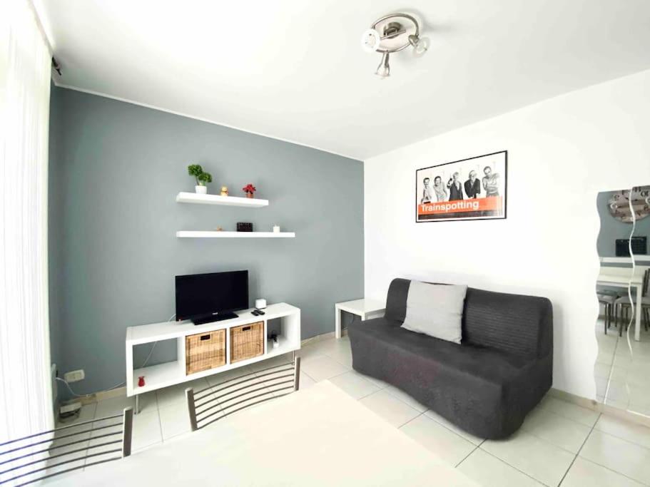 One-Bedroom Apartment photo 1