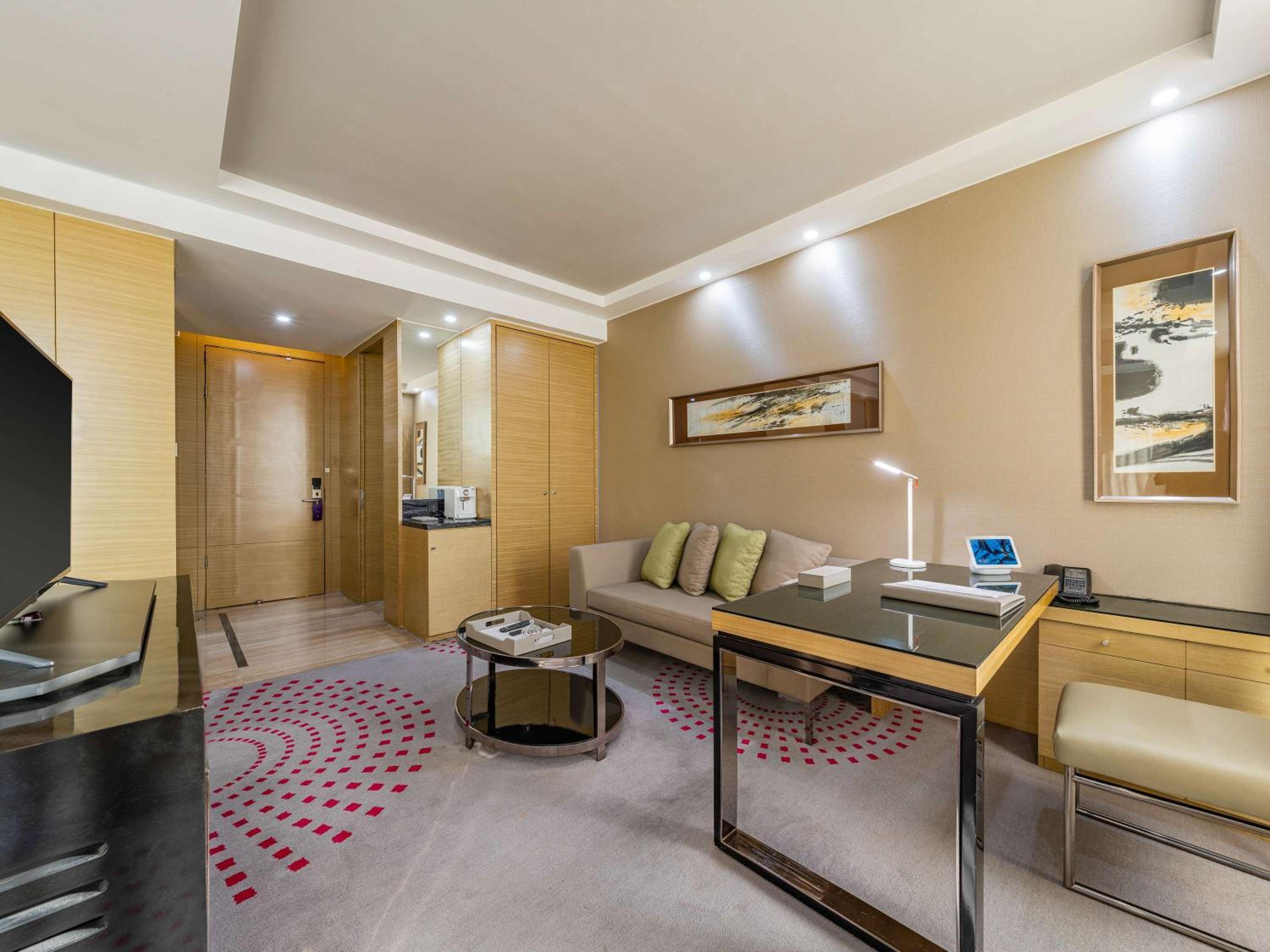 Deluxe Suite - Photo 1