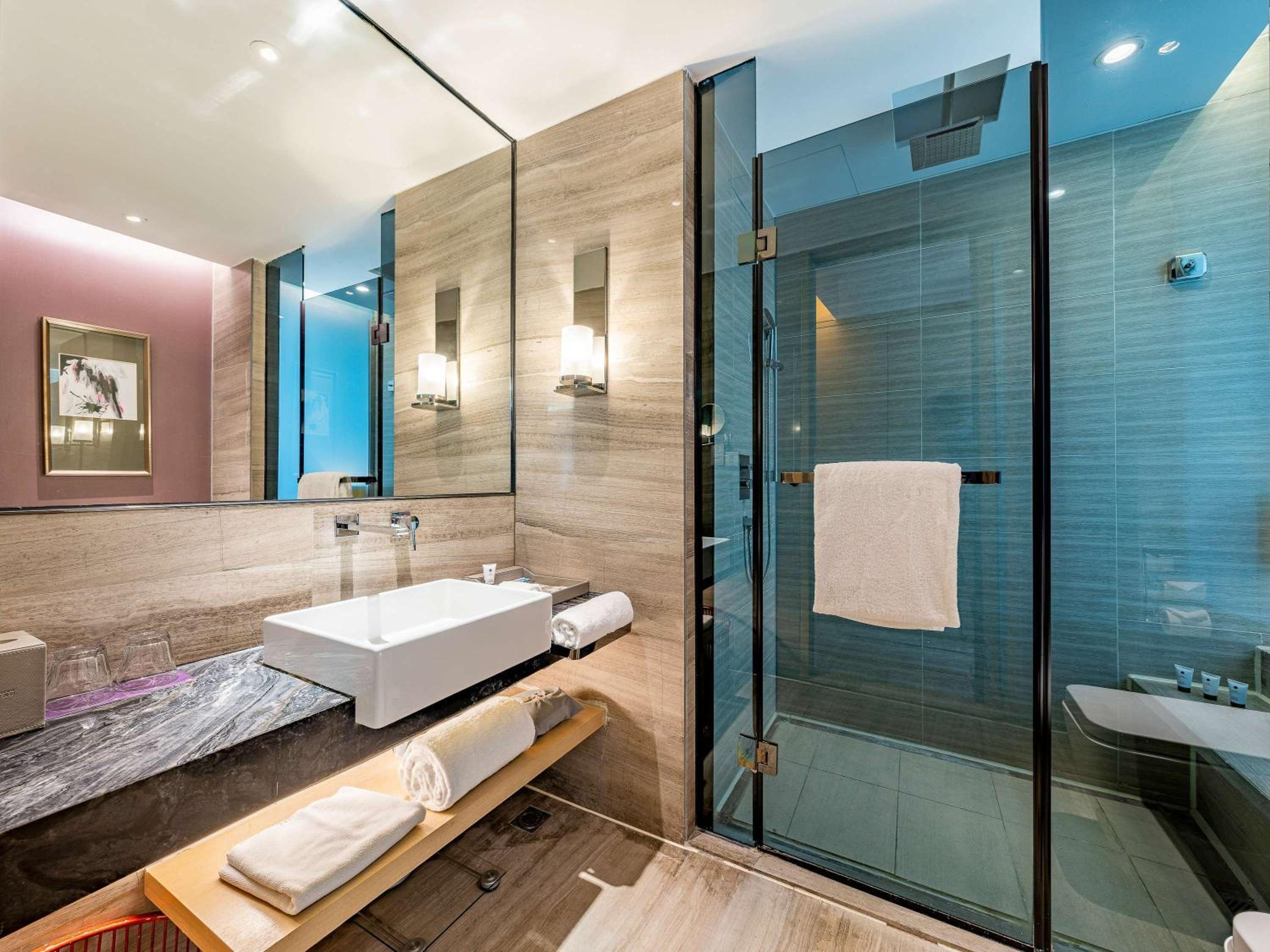 Deluxe King Room - Photo 6