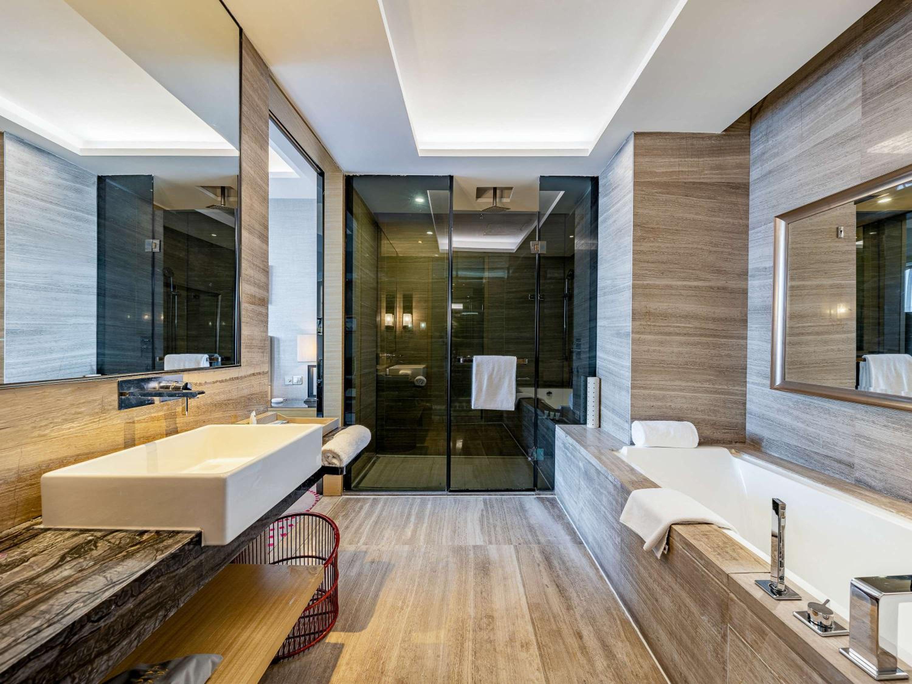 Deluxe Suite - Photo 6