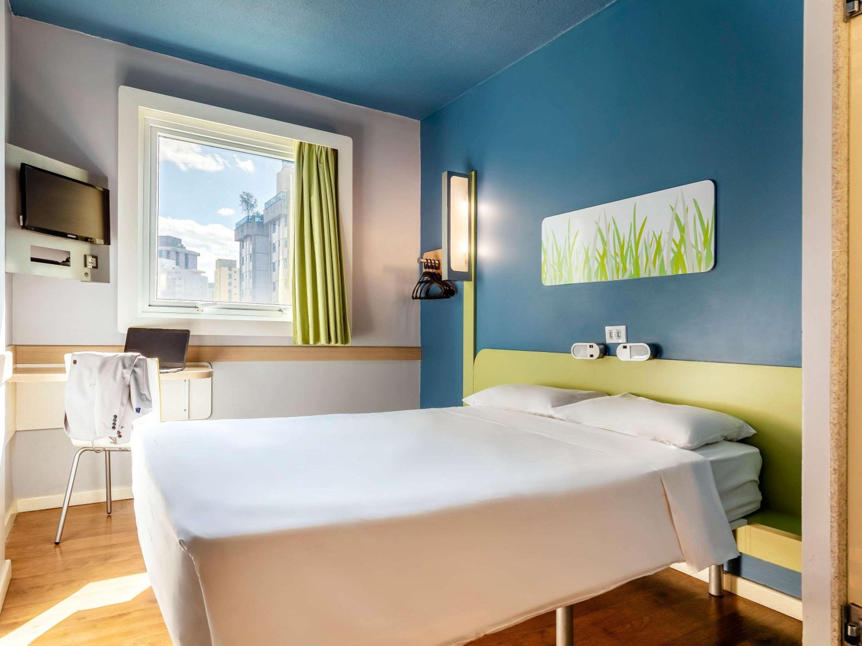 Bed in Shared Room for Women only photo 1