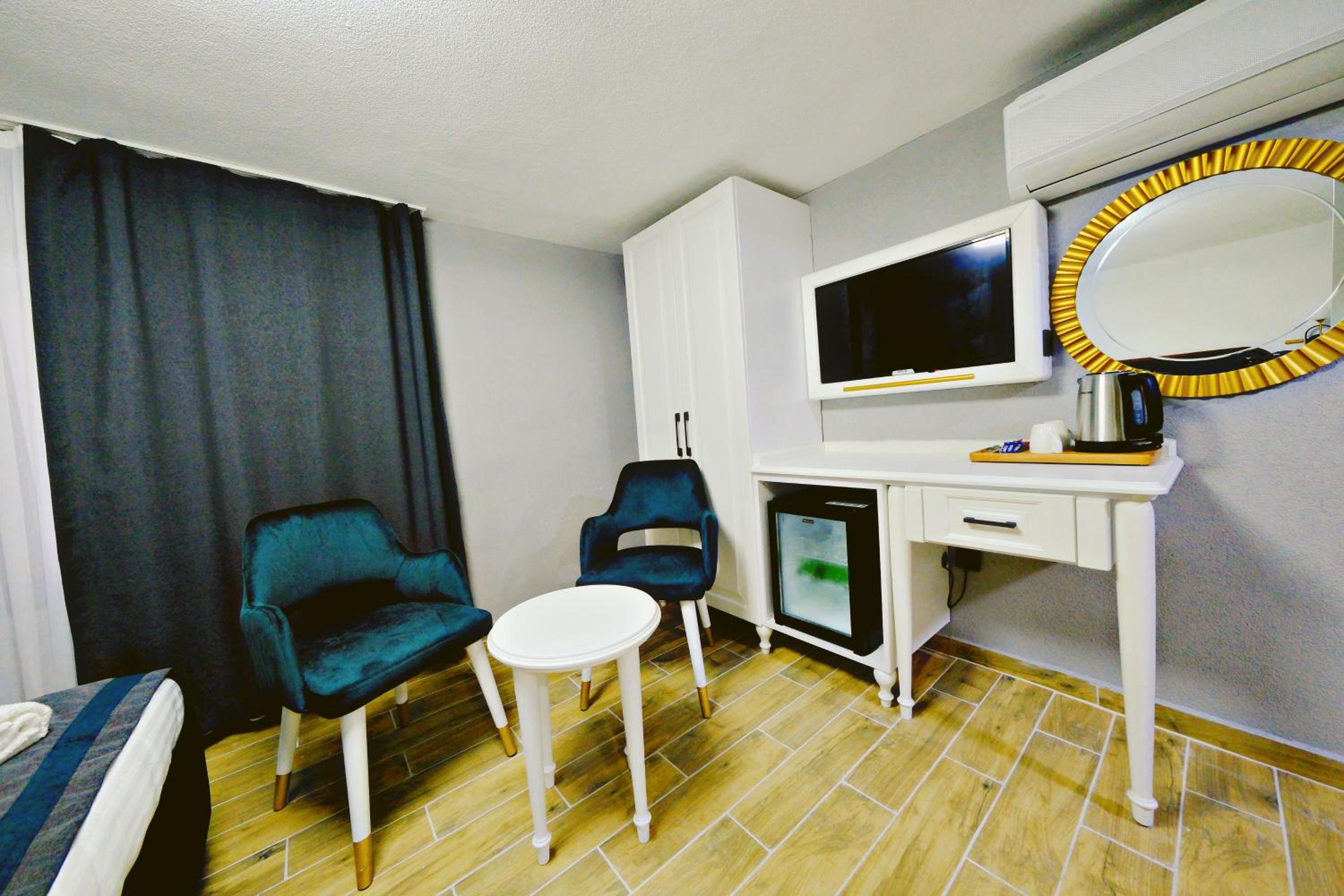 Economy Double Room photo 2