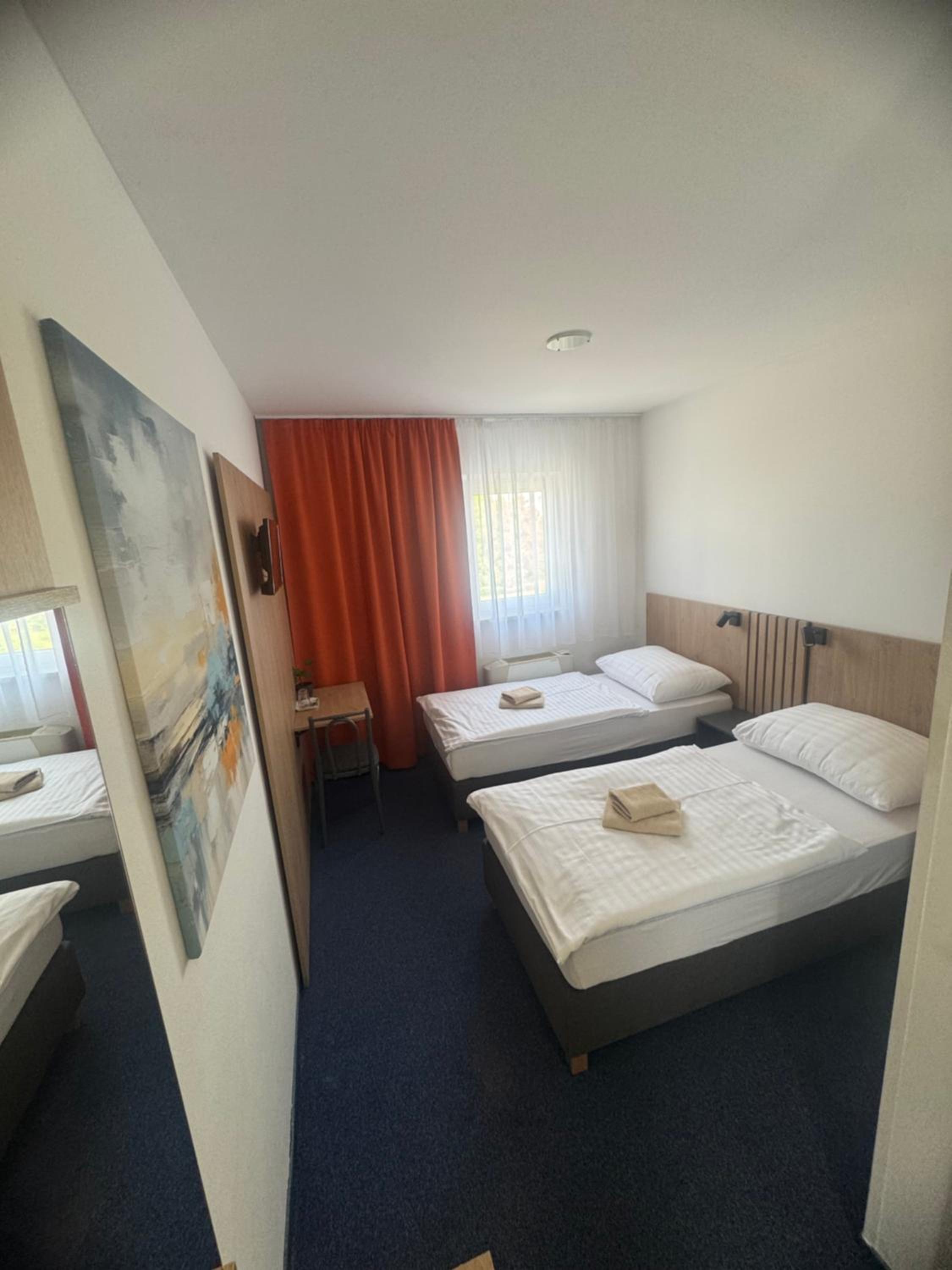 Standard Twin Room - Photo 2