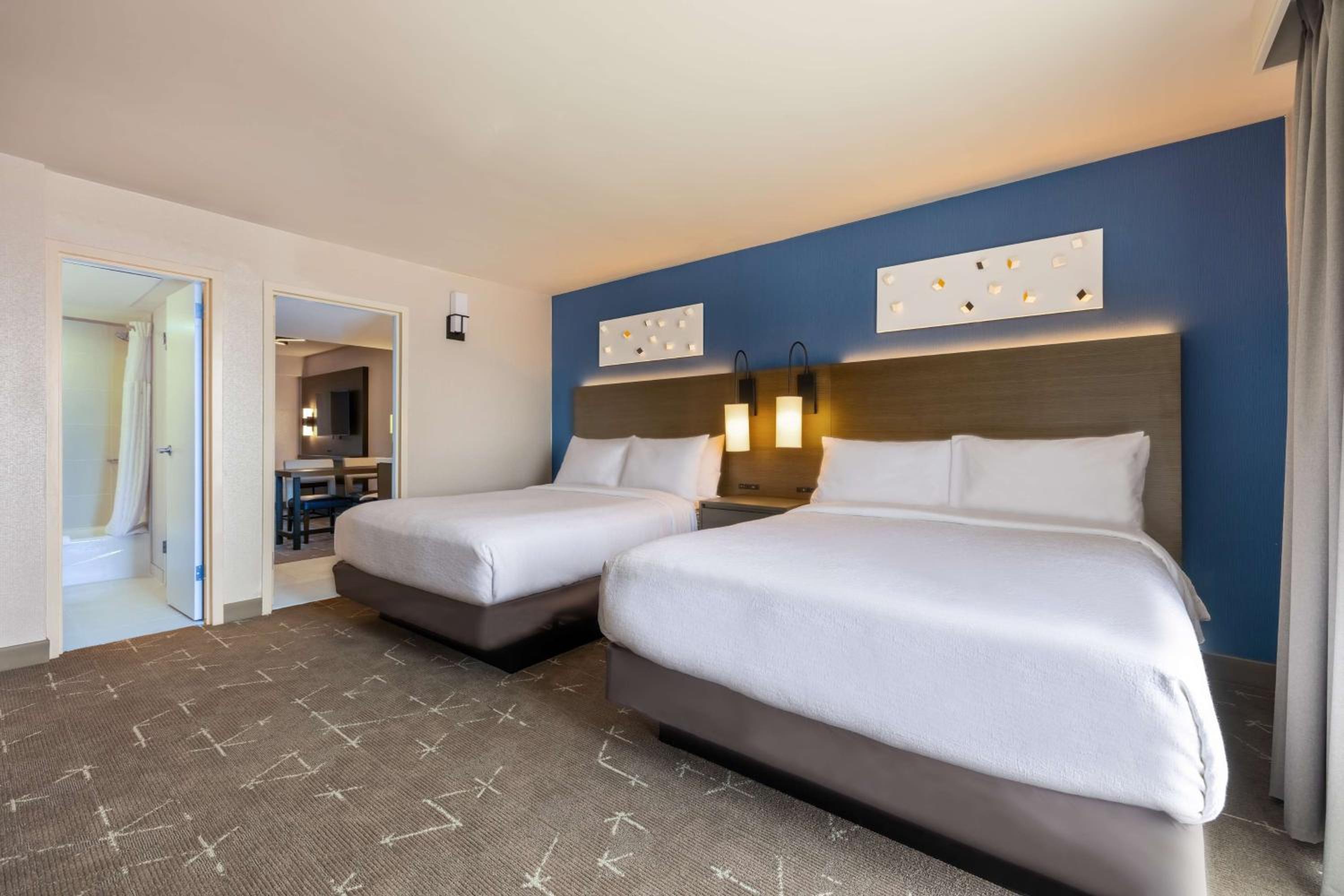 Suite with Two Double Beds - Non-Smoking - Photo 4