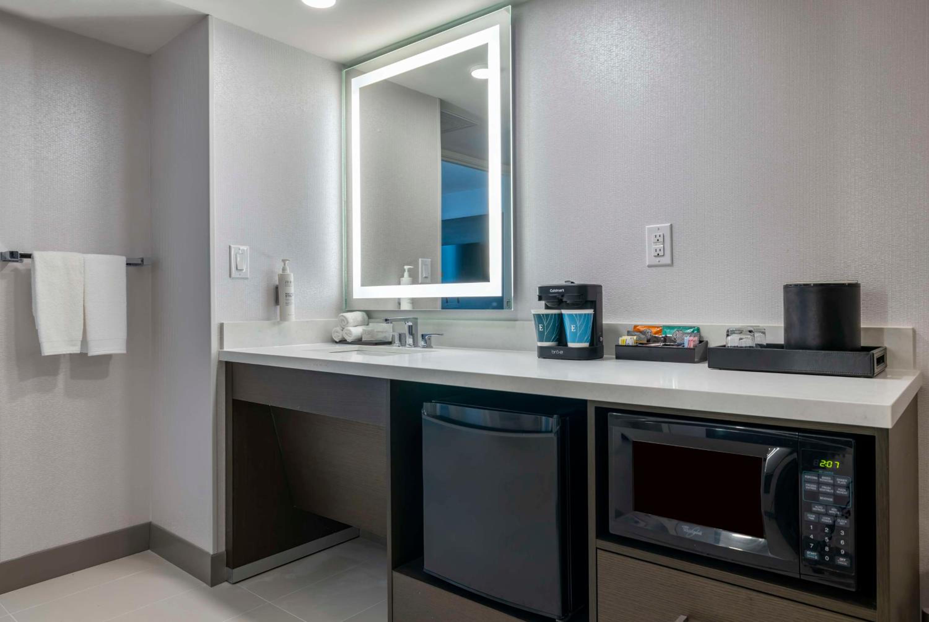 King Room - Mobility Access/Non-Smoking - Photo 4