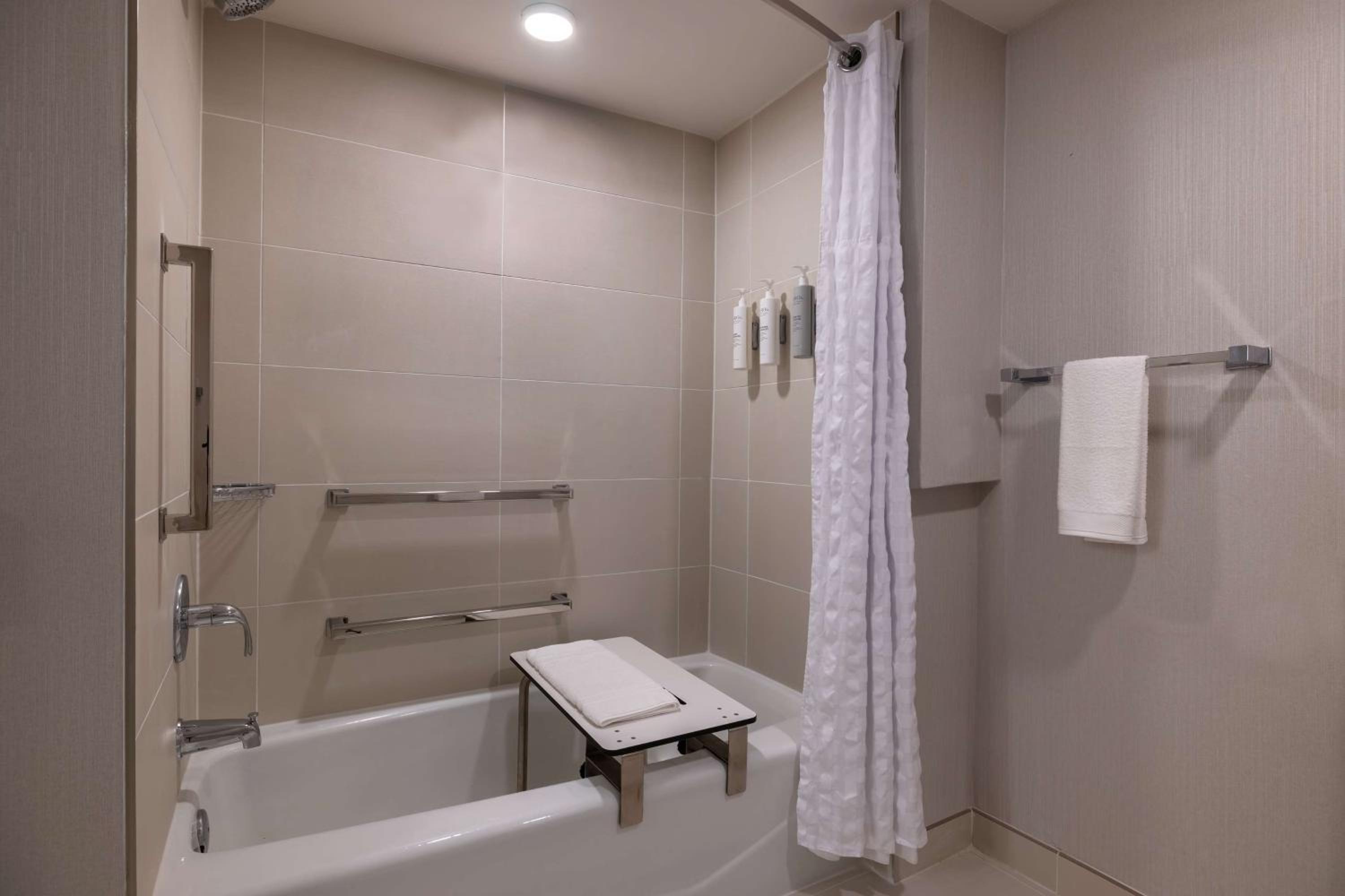 King Room - Mobility Access/Non-Smoking - Photo 3