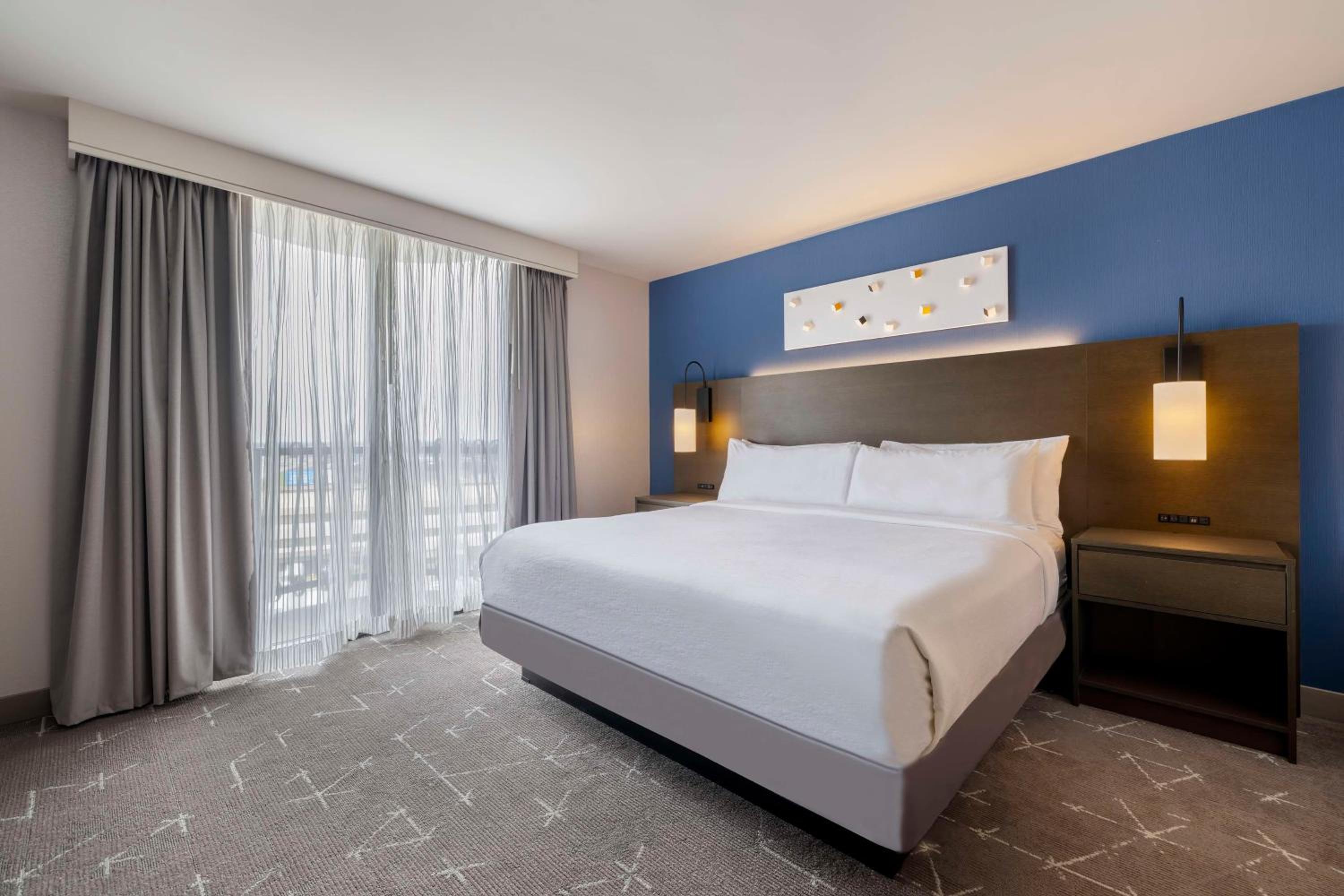 Two-Room King Suite - Non-Smoking - Photo 9