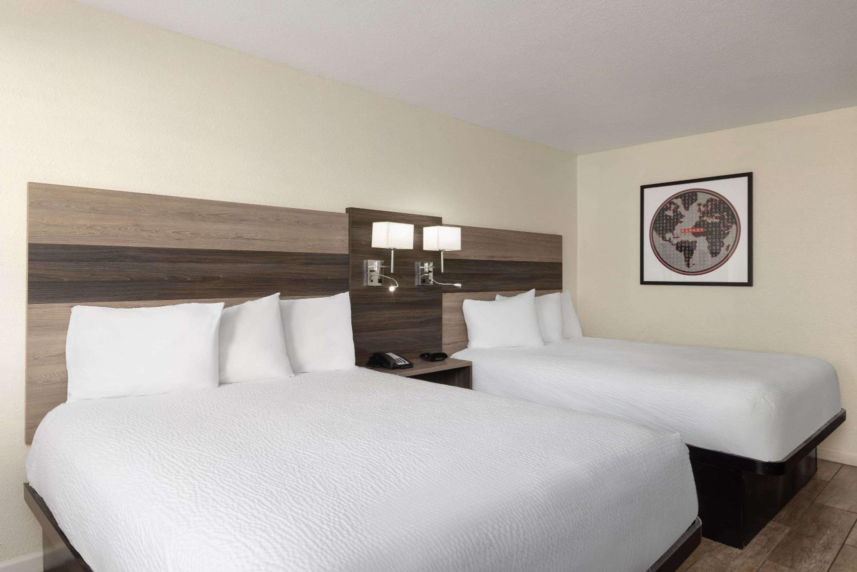 King Room - Non-Smoking - Photo 1
