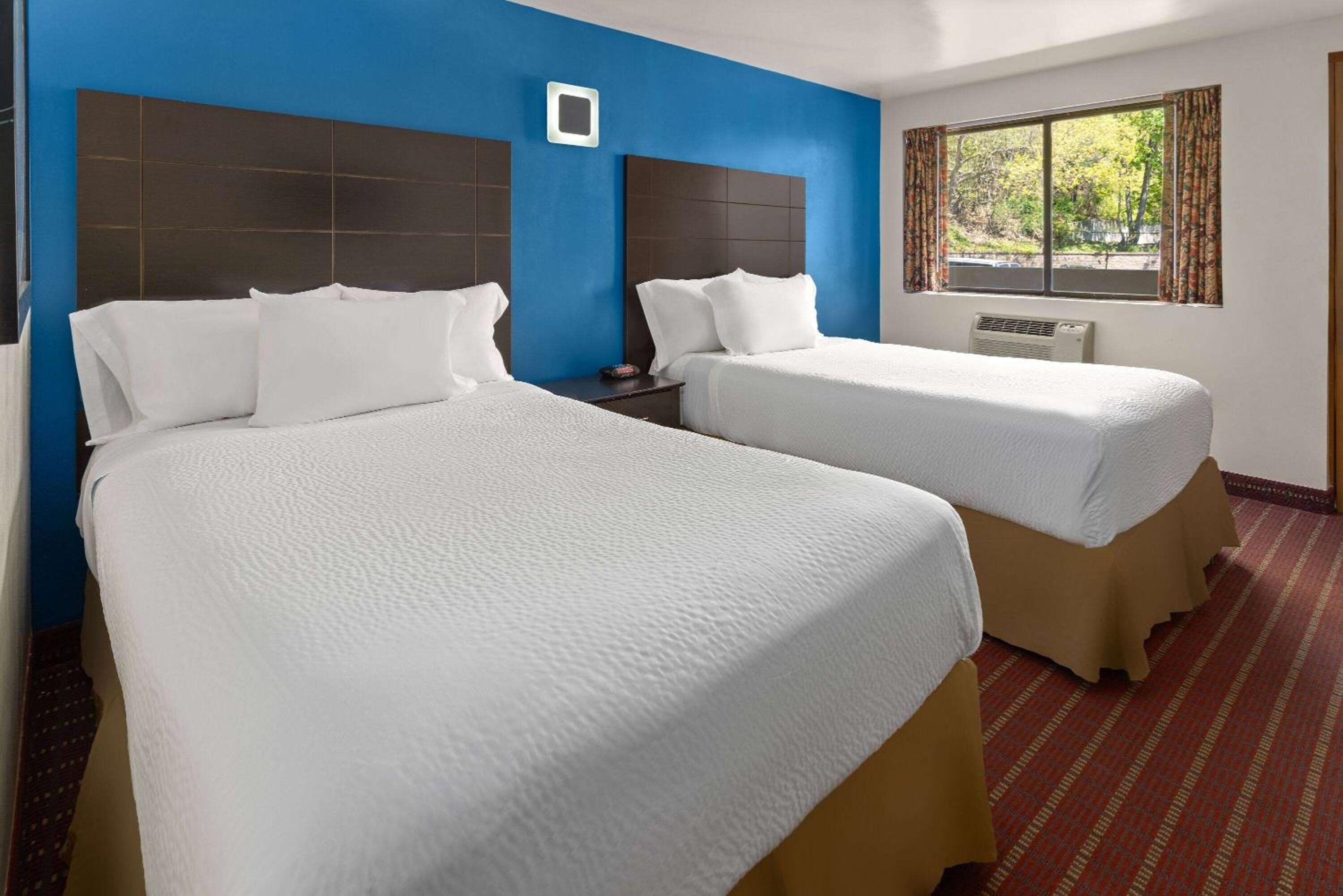Double Room with Two Double Beds - Smoking photo 1