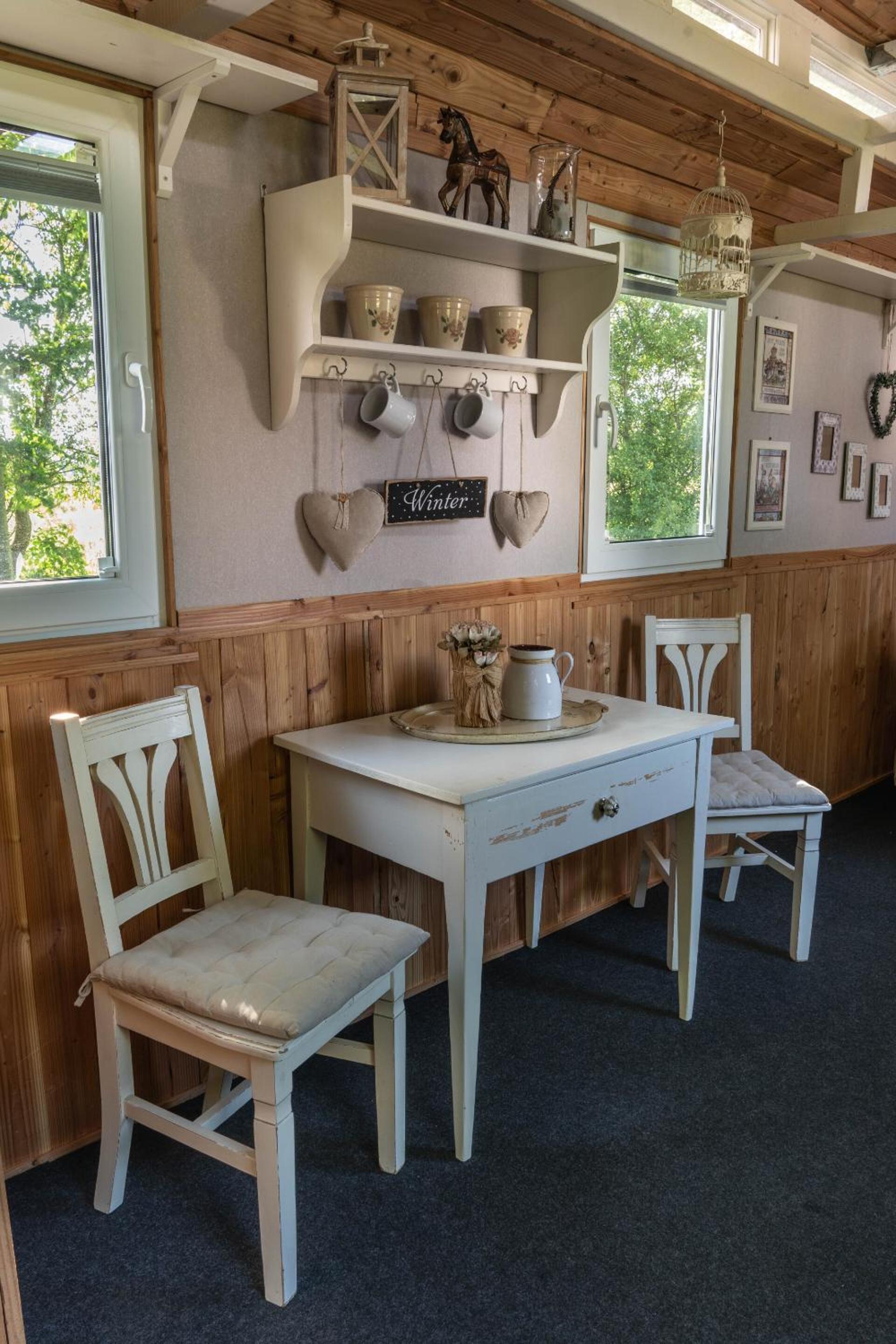 Mobile Home - Photo 2