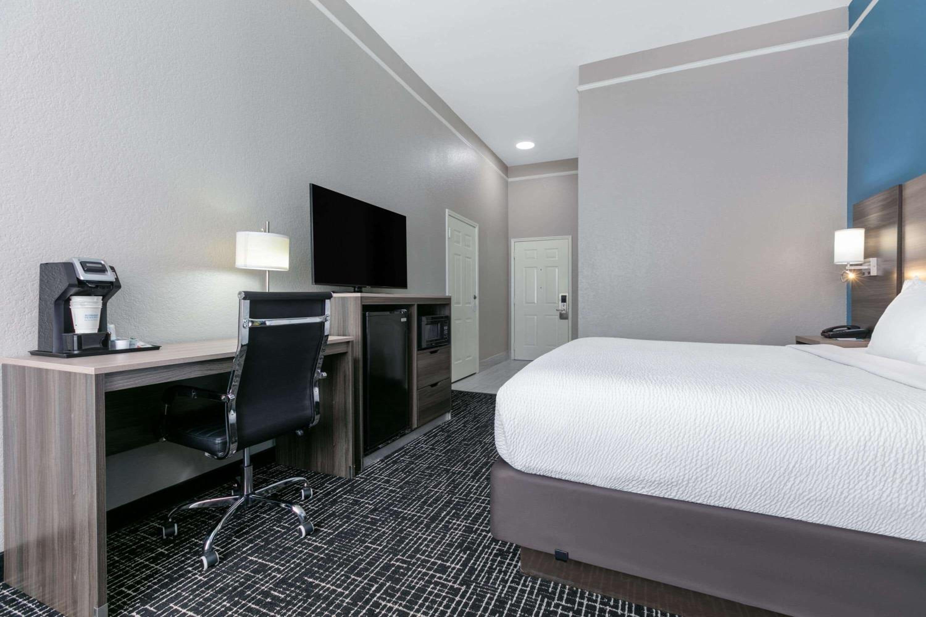 King Room - Non-Smoking photo 1