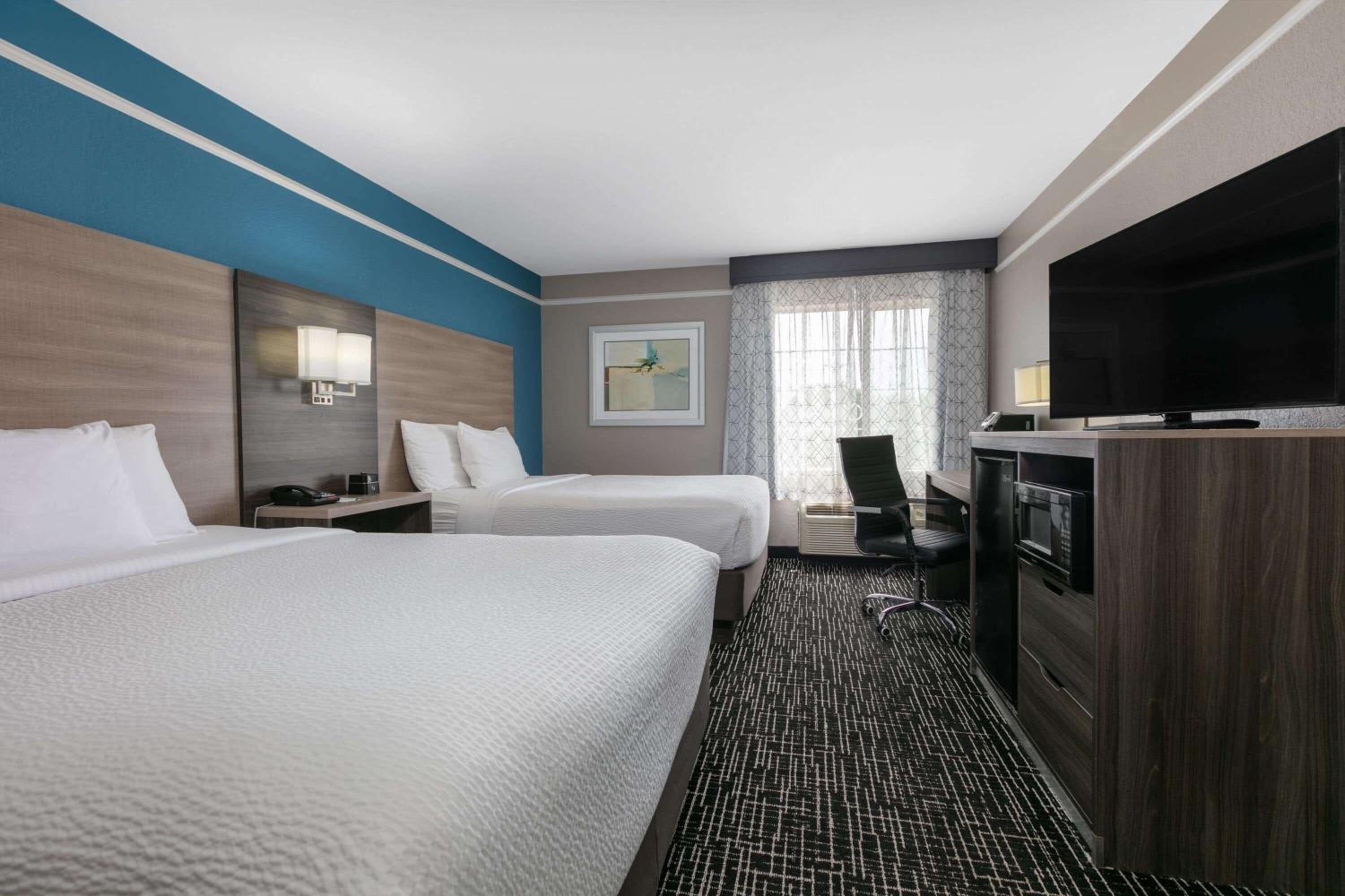 Queen Room with Two Queen Beds - Disability Access photo 1